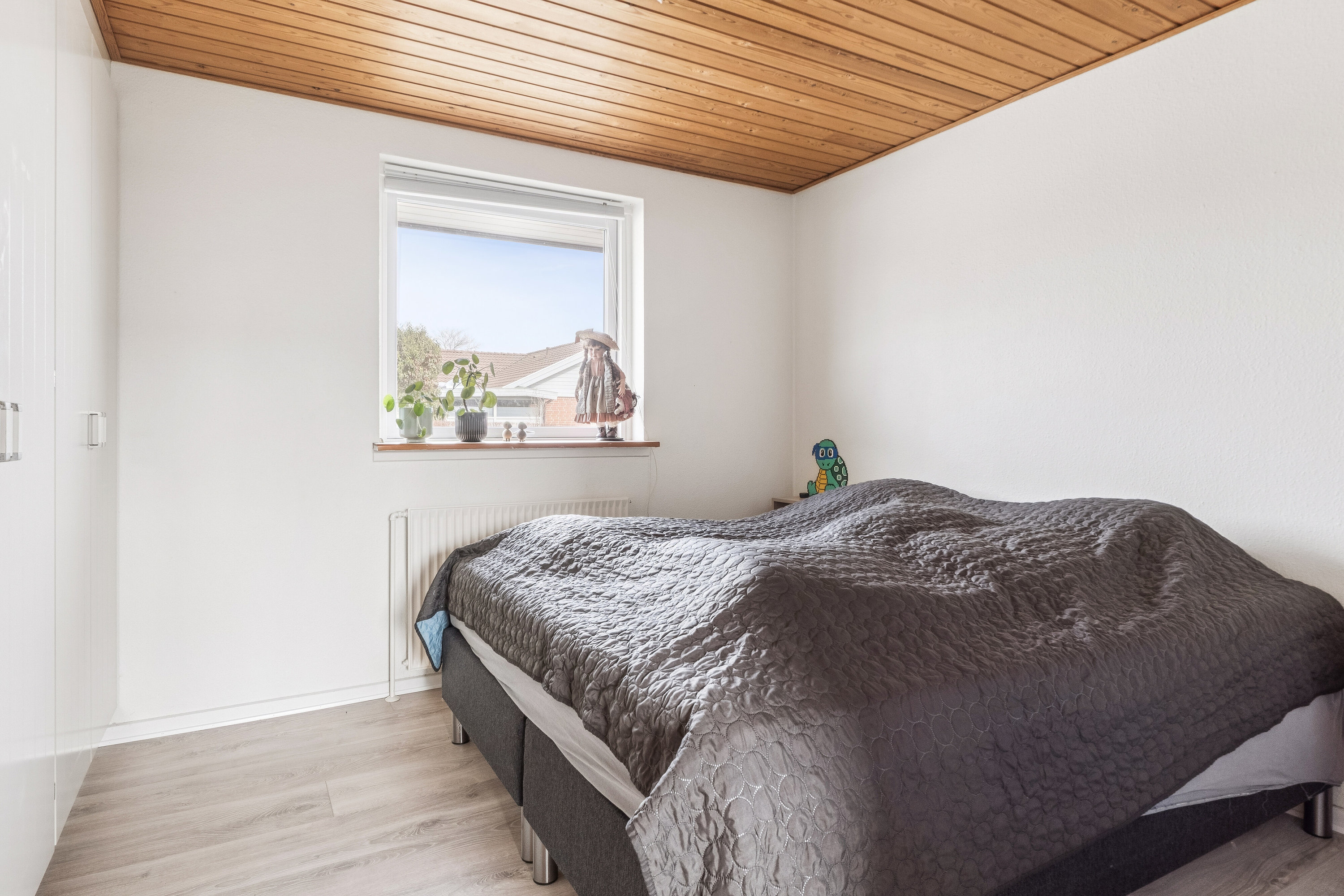 Fremhævet soveværelse billede i fuldskærmstilstand. Billede af Ulstedboparken 8, 9870 Sindal