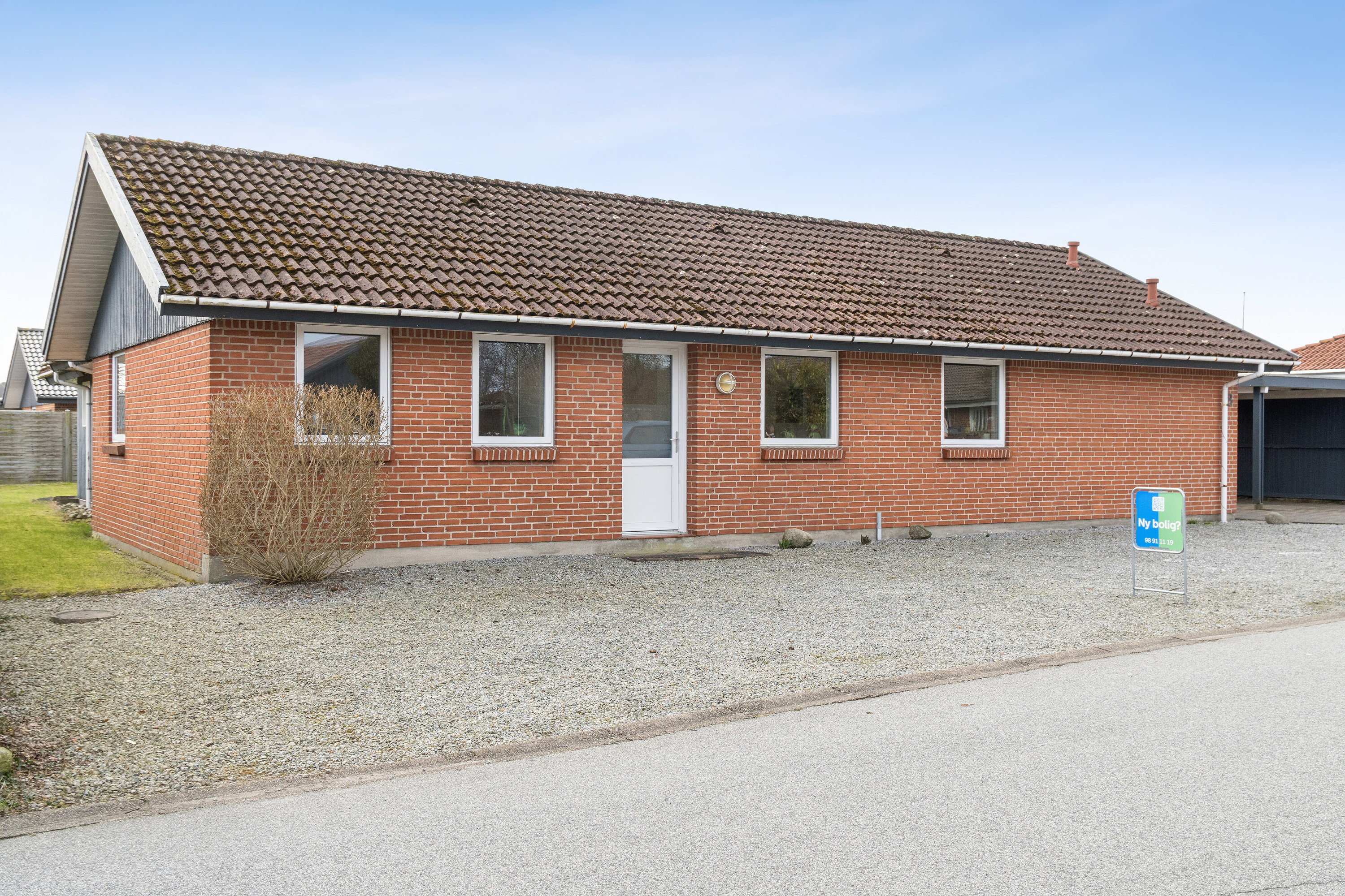 Fremhævet set fra vejen billede i fuldskærmstilstand. Billede af Ulstedboparken 8, 9870 Sindal