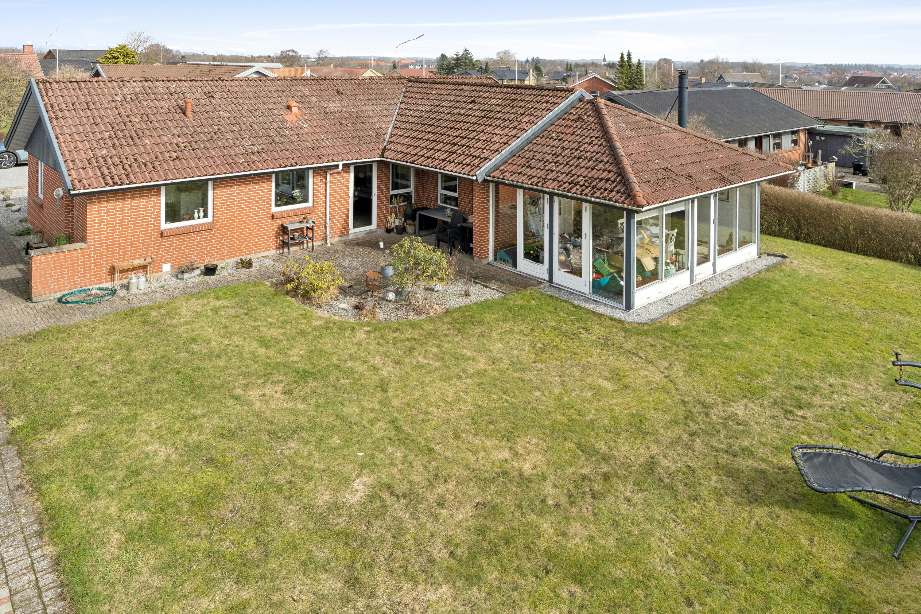 Fremhævet set fra haven billede i fuldskærmstilstand. Billede af Ulstedboparken 8, 9870 Sindal