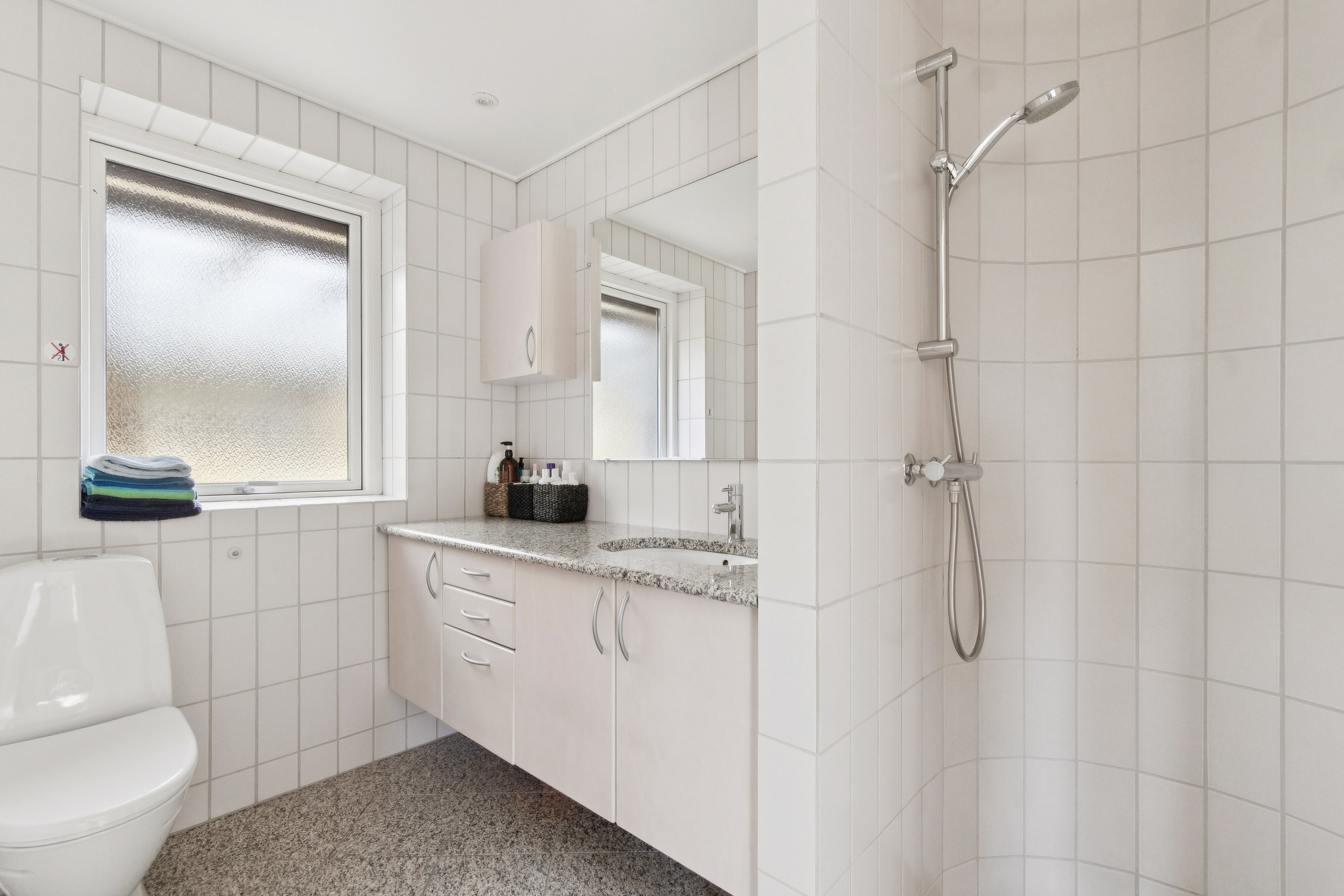 Fremhævet badeværelse billede i fuldskærmstilstand. Billede af Nordre Kystagervej 38, 2650 Hvidovre