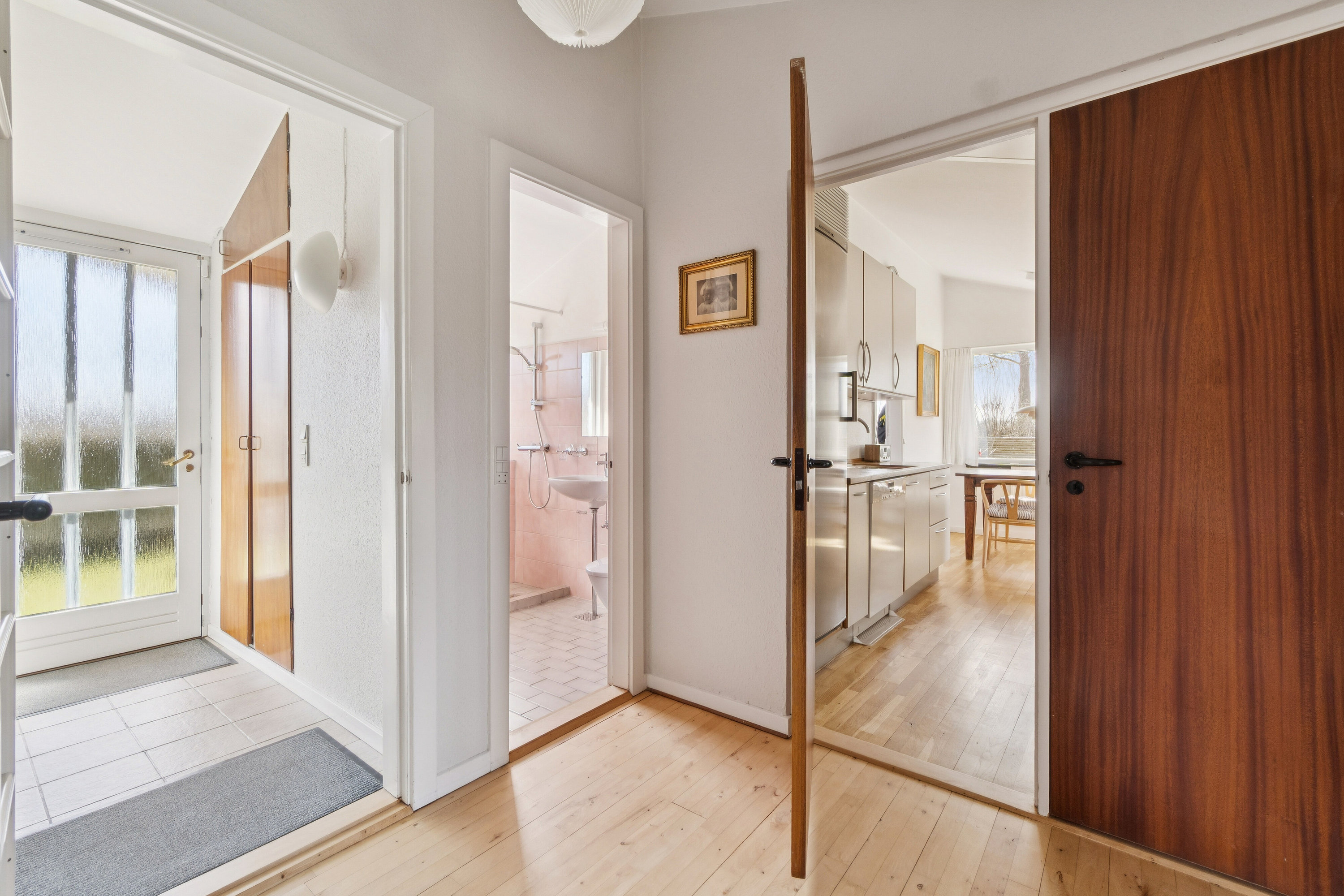 Fremhævet gang billede i fuldskærmstilstand. Billede af Nordre Kystagervej 38, 2650 Hvidovre