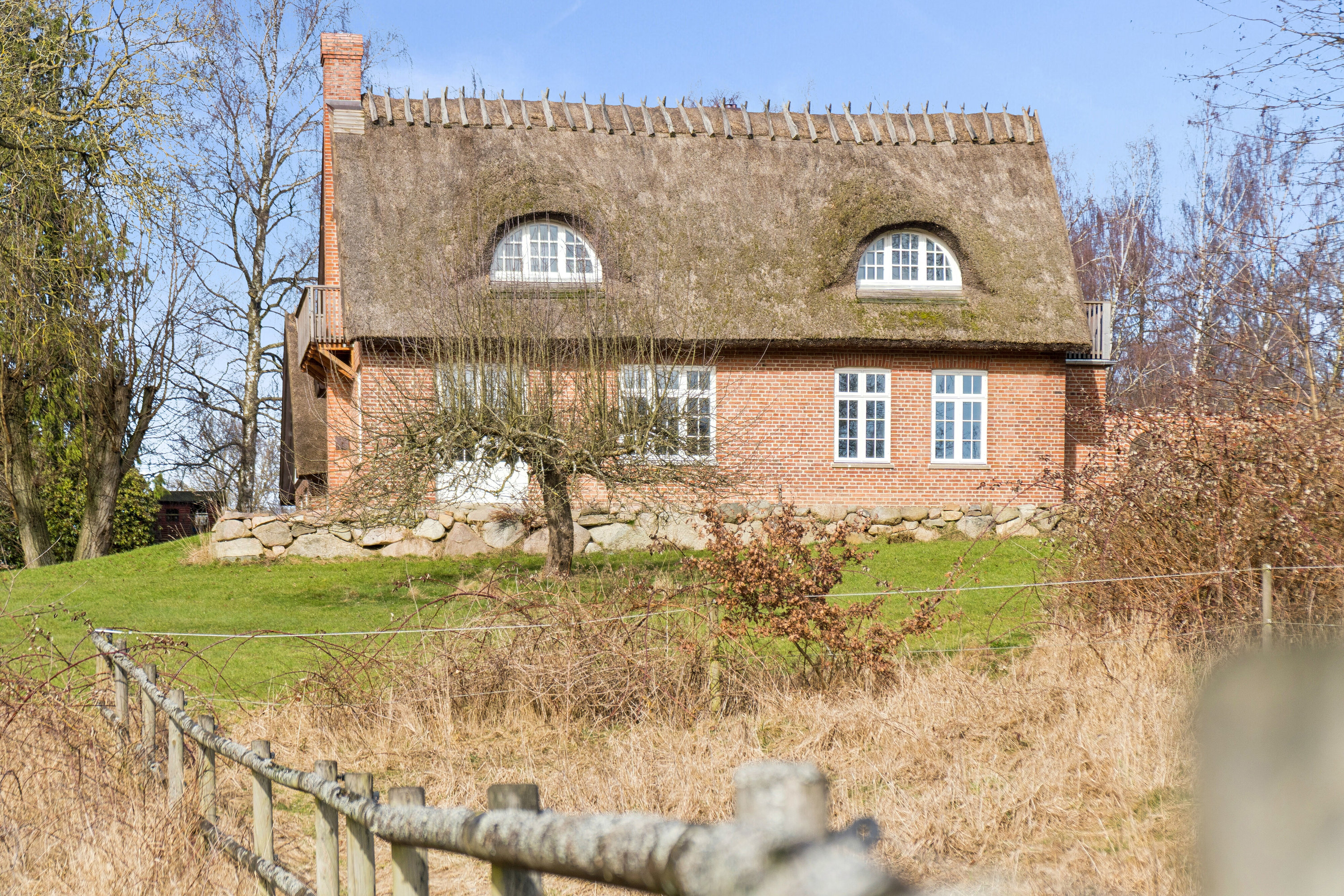 Fremhævet set fra haven billede i fuldskærmstilstand. Billede af Højbjerggårdsvej 63, Øverød, 2840 Holte