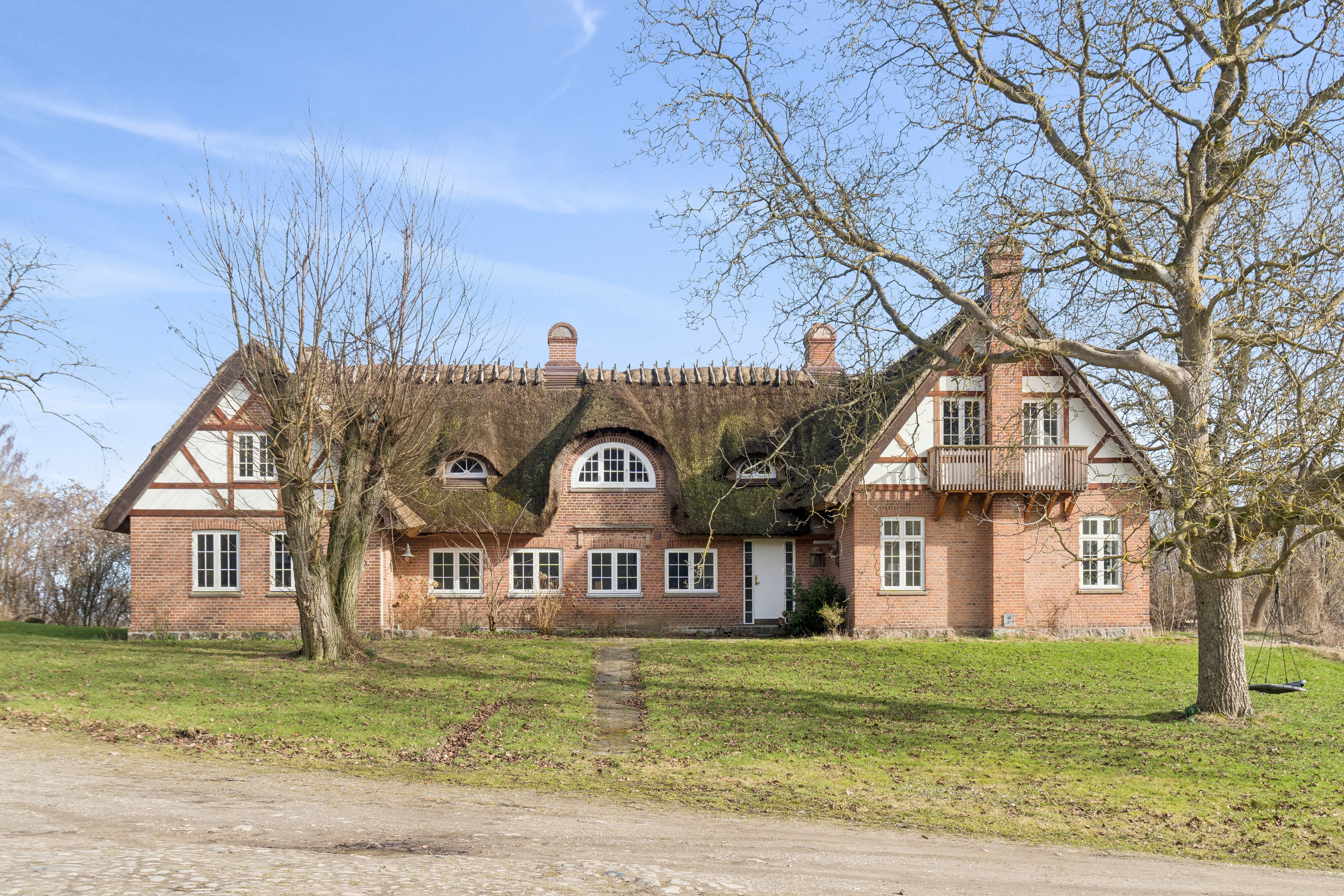 Fremhævet set fra vejen billede i fuldskærmstilstand. Billede af Højbjerggårdsvej 63, Øverød, 2840 Holte