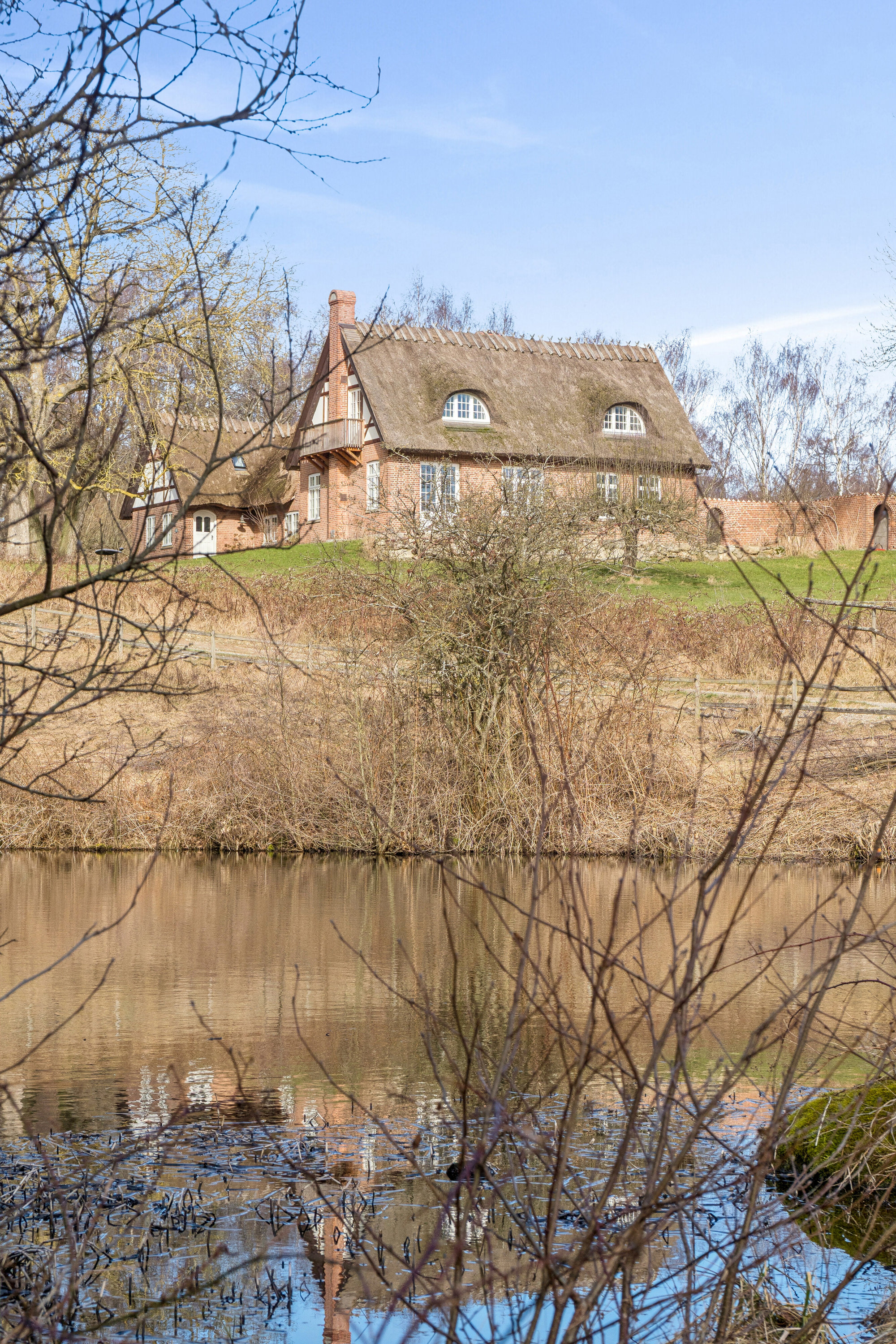 Fremhævet set fra haven billede i fuldskærmstilstand. Billede af Højbjerggårdsvej 63, Øverød, 2840 Holte