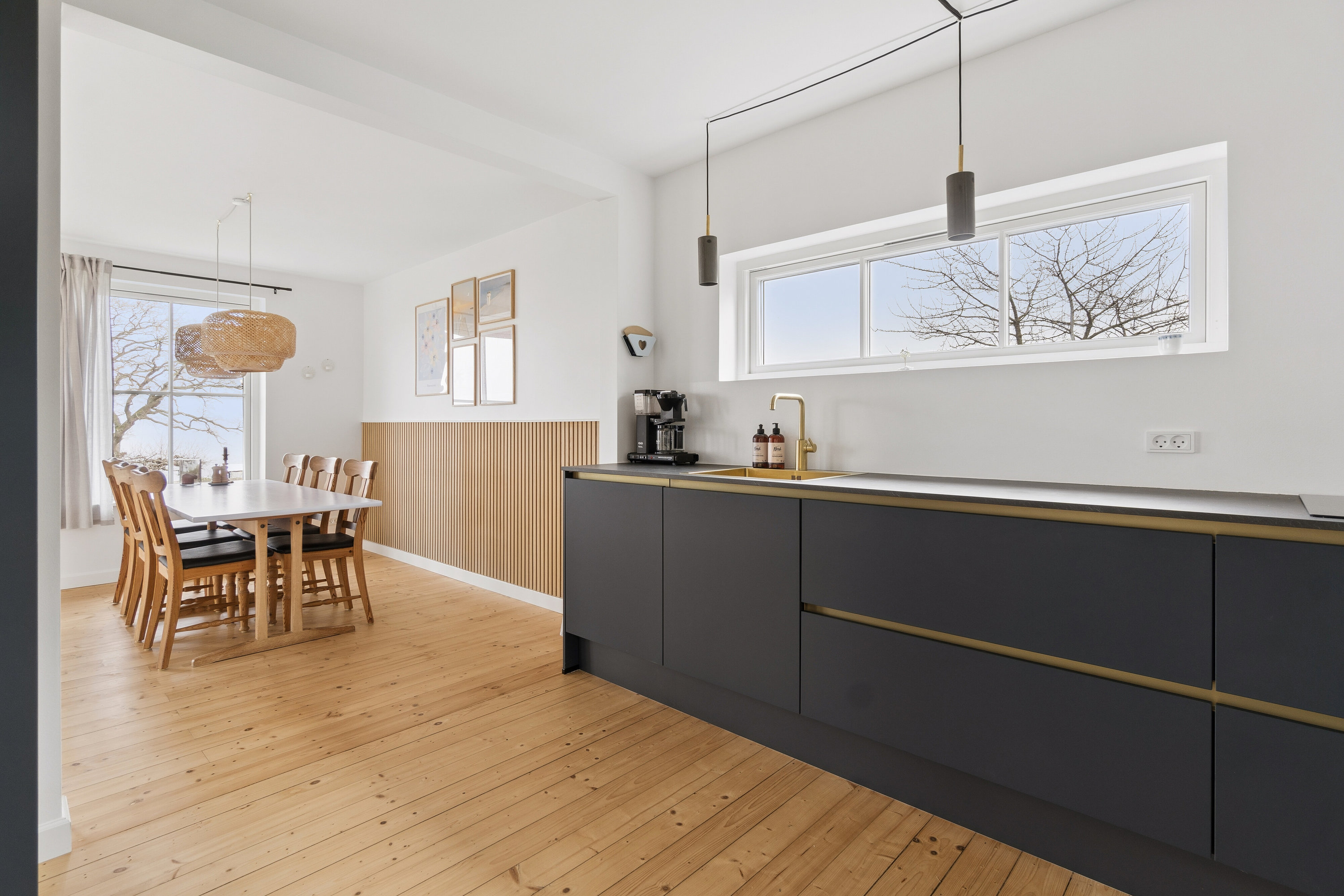 Fremhævet køkken billede i fuldskærmstilstand. Billede af Bølshavn 10, Bølshavn, 3740 Svaneke