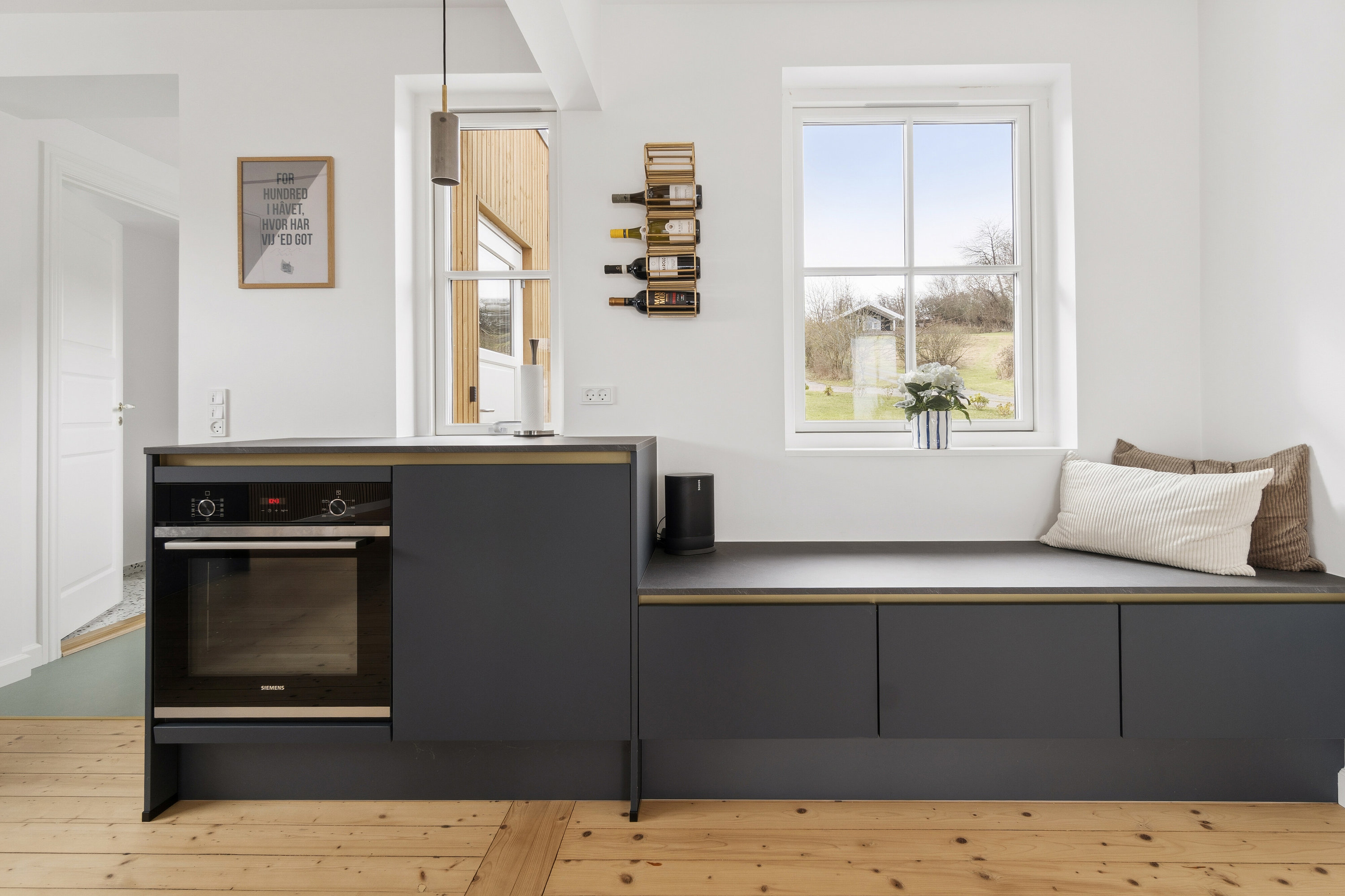 Fremhævet køkken billede i fuldskærmstilstand. Billede af Bølshavn 10, Bølshavn, 3740 Svaneke