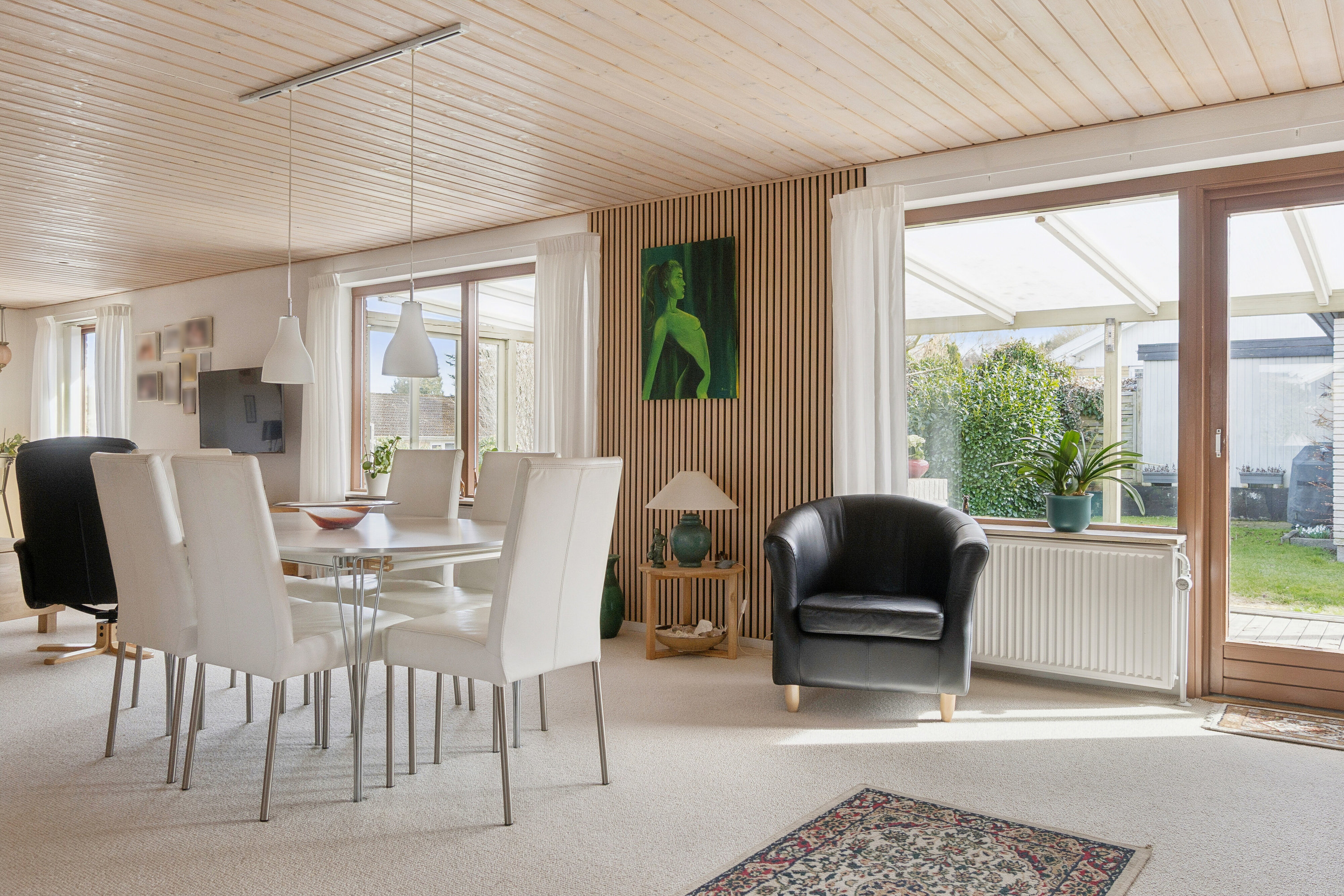 Fremhævet stue billede i fuldskærmstilstand. Billede af Femkløvervej 7, 3310 Ølsted