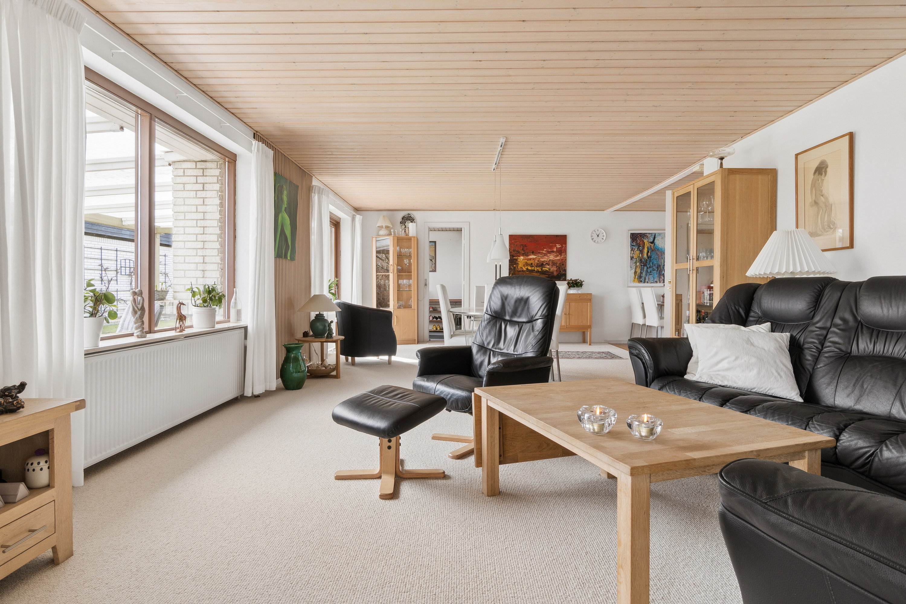 Fremhævet stue billede i fuldskærmstilstand. Billede af Femkløvervej 7, 3310 Ølsted