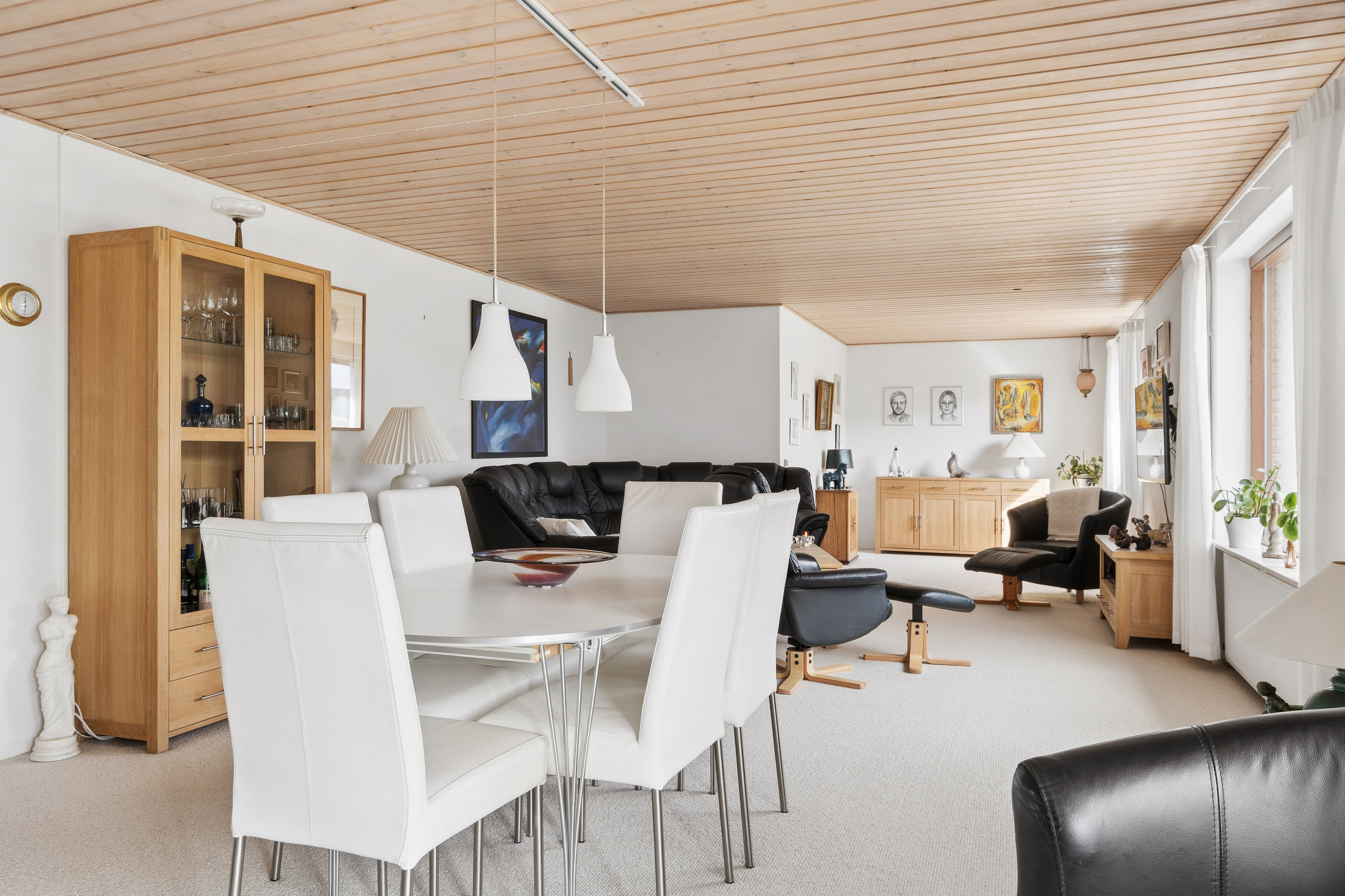 Fremhævet stue billede i fuldskærmstilstand. Billede af Femkløvervej 7, 3310 Ølsted