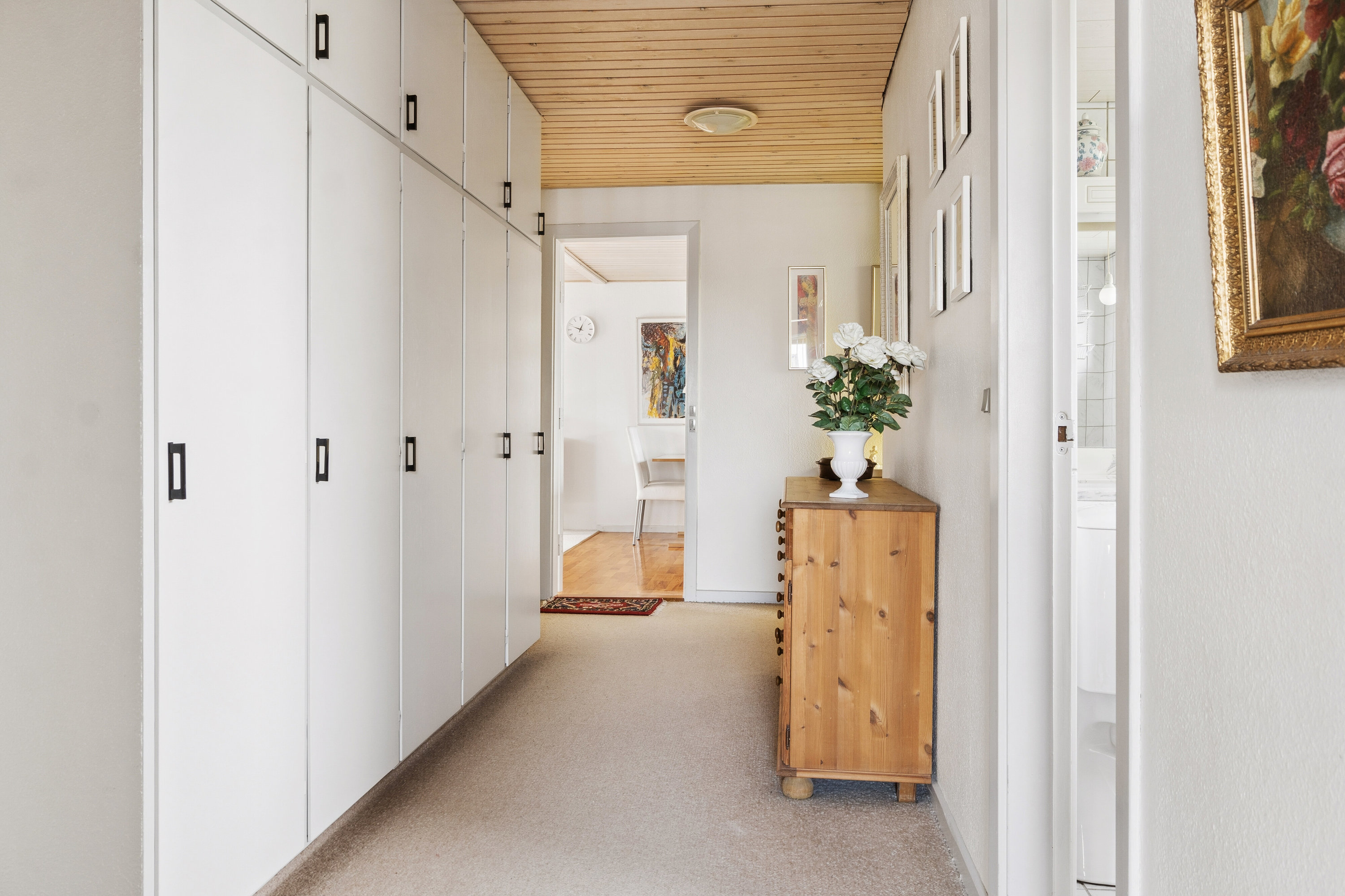 Fremhævet gang billede i fuldskærmstilstand. Billede af Femkløvervej 7, 3310 Ølsted