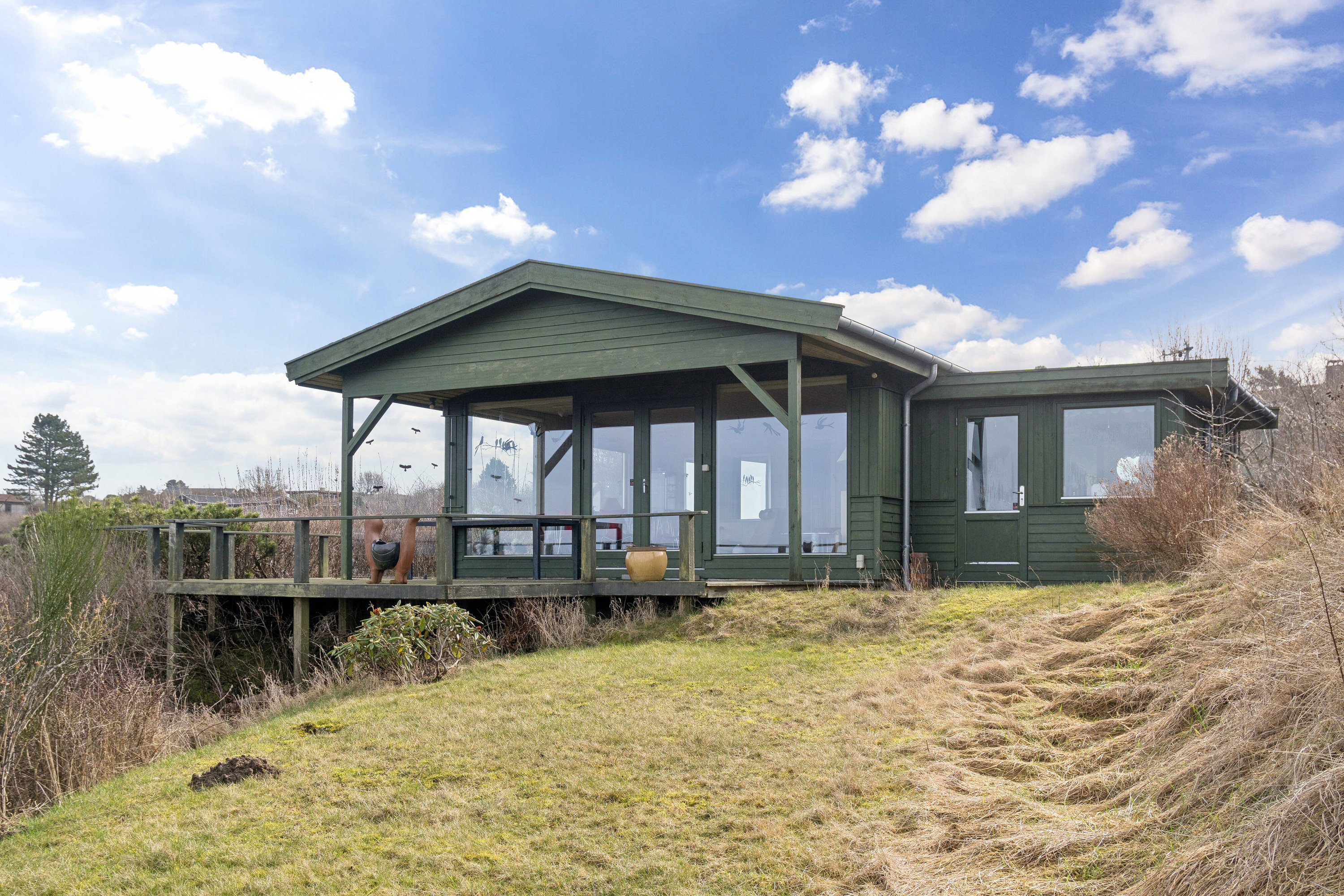 Fremhævet set fra haven billede i fuldskærmstilstand. Billede af Varhøj 15, Veddinge, 4540 Fårevejle