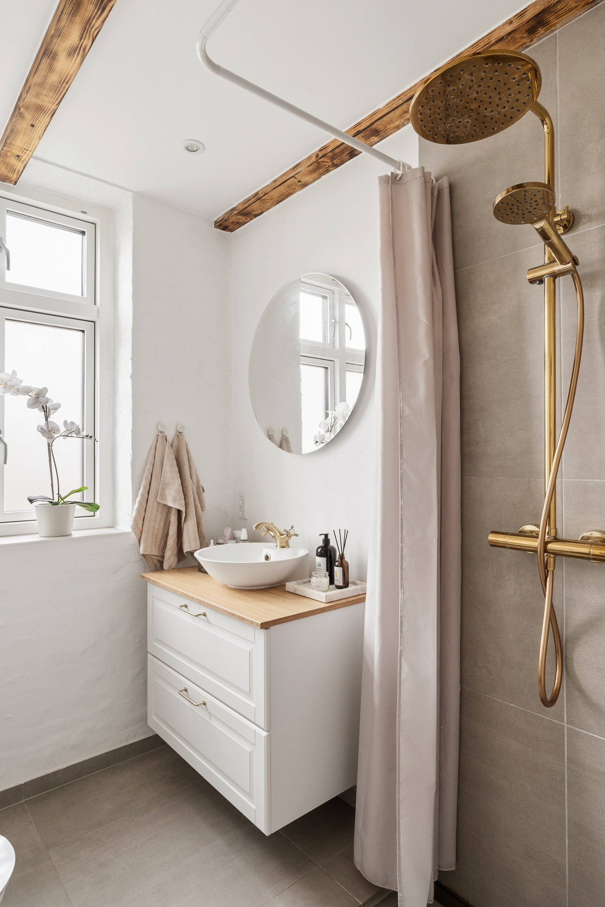 Fremhævet badeværelse billede i fuldskærmstilstand. Billede af Østergravensgade 12, 1. th., 9000 Aalborg