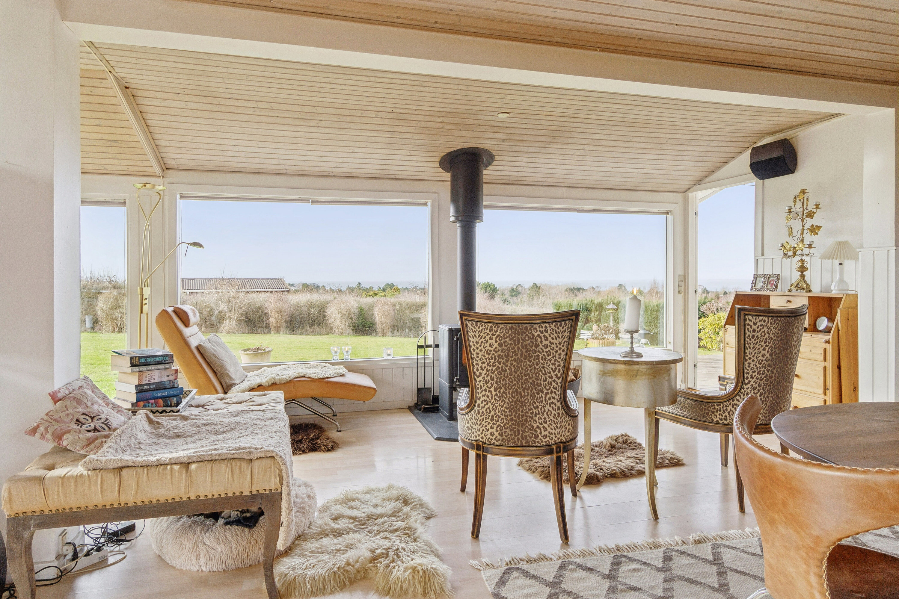 Fremhævet stue billede i fuldskærmstilstand. Billede af Kløverbakken 5, Ordrup, 4540 Fårevejle