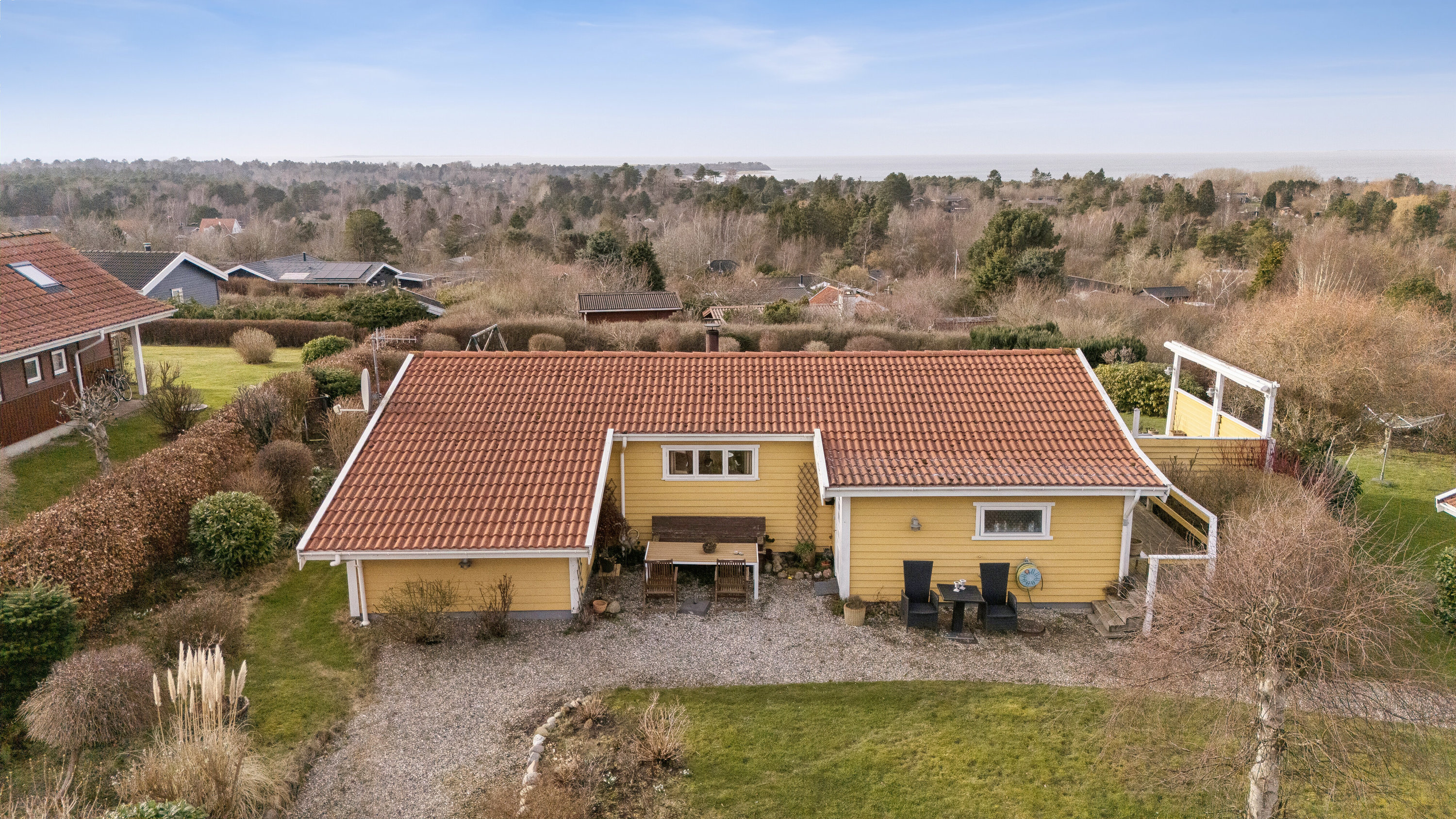 Fremhævet set fra haven billede i fuldskærmstilstand. Billede af Kløverbakken 5, Ordrup, 4540 Fårevejle