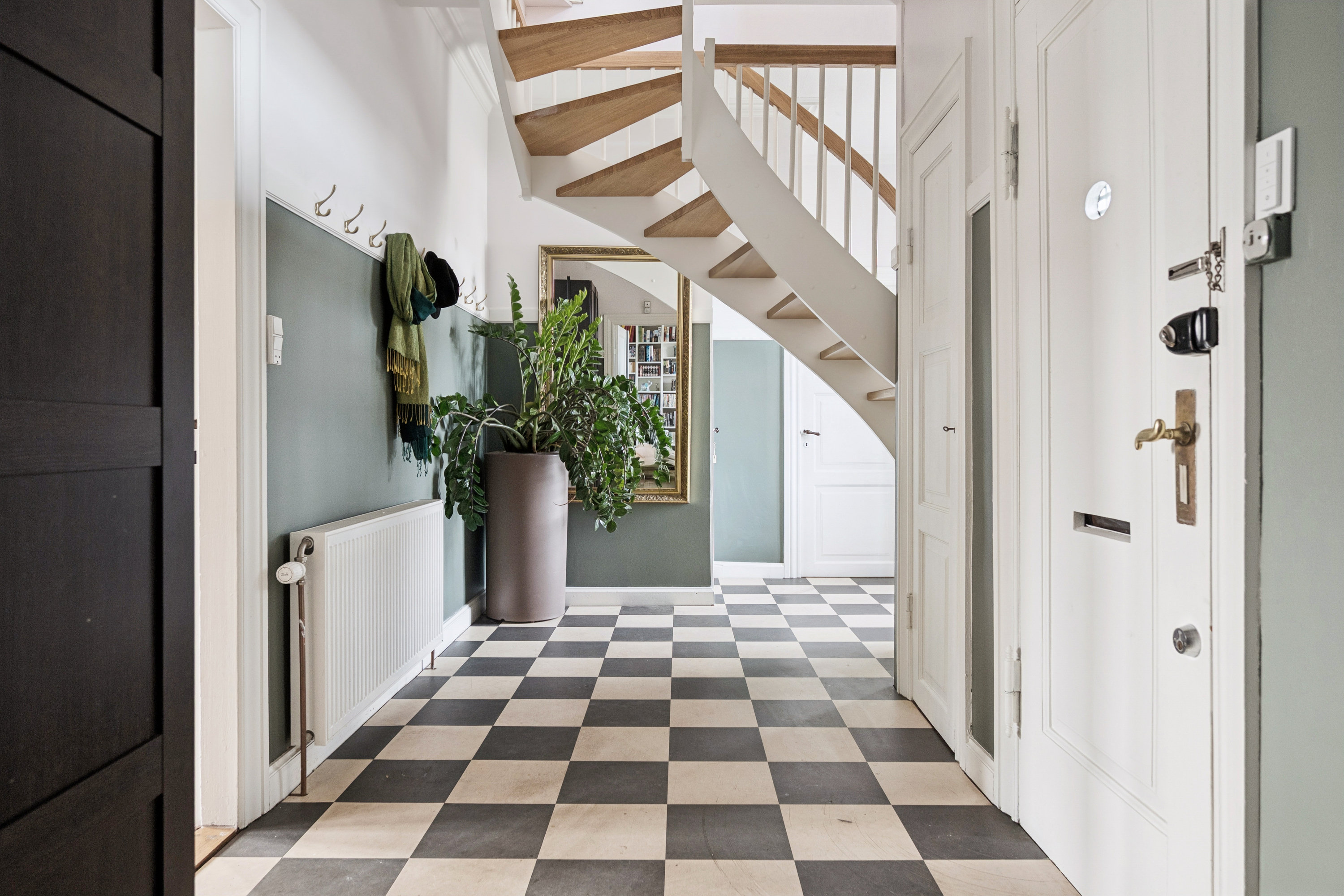 Fremhævet gang billede i fuldskærmstilstand. Billede af Bogenæsvej 3, 2700 Brønshøj