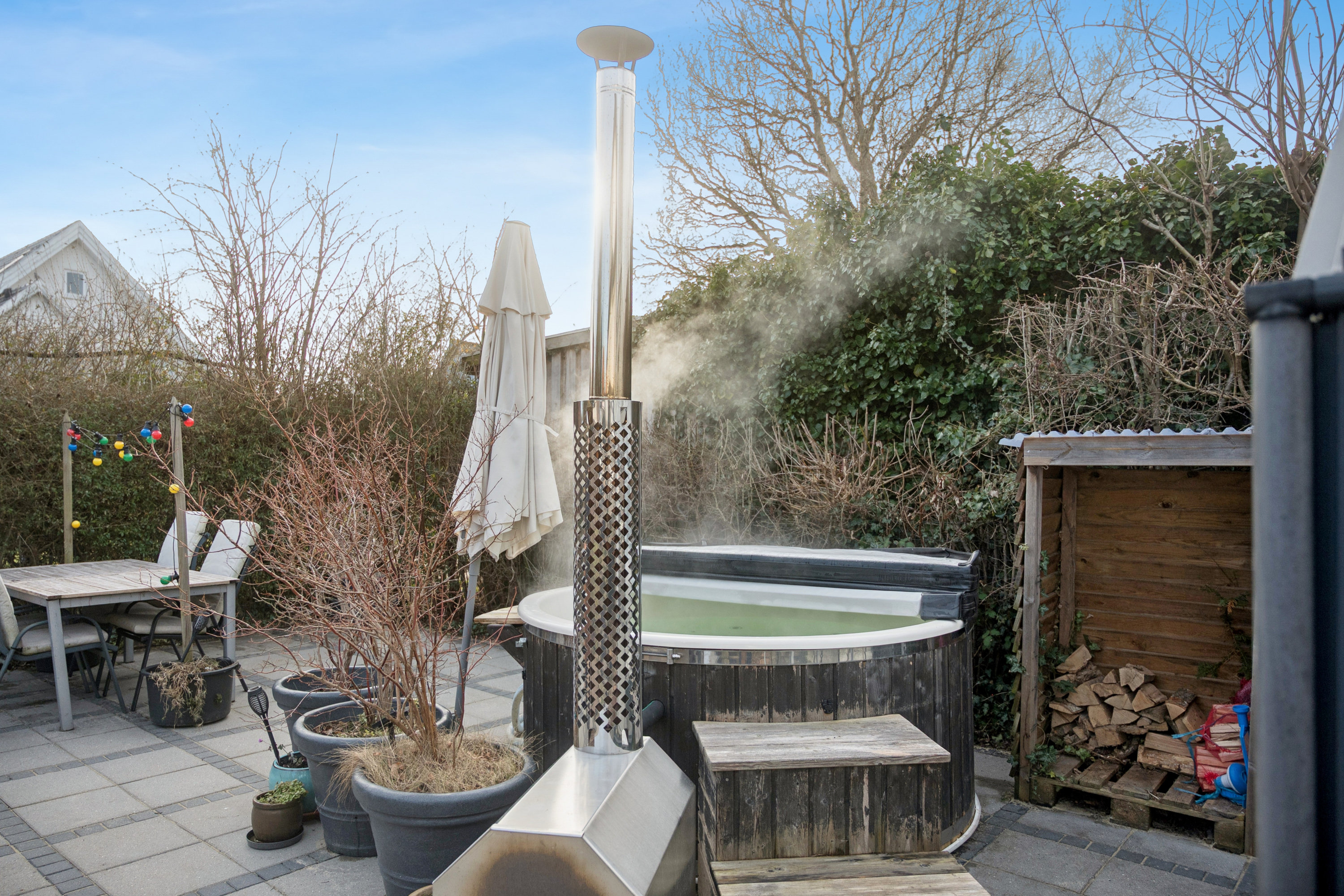 Fremhævet terrasse billede i fuldskærmstilstand. Billede af Bogenæsvej 3, 2700 Brønshøj