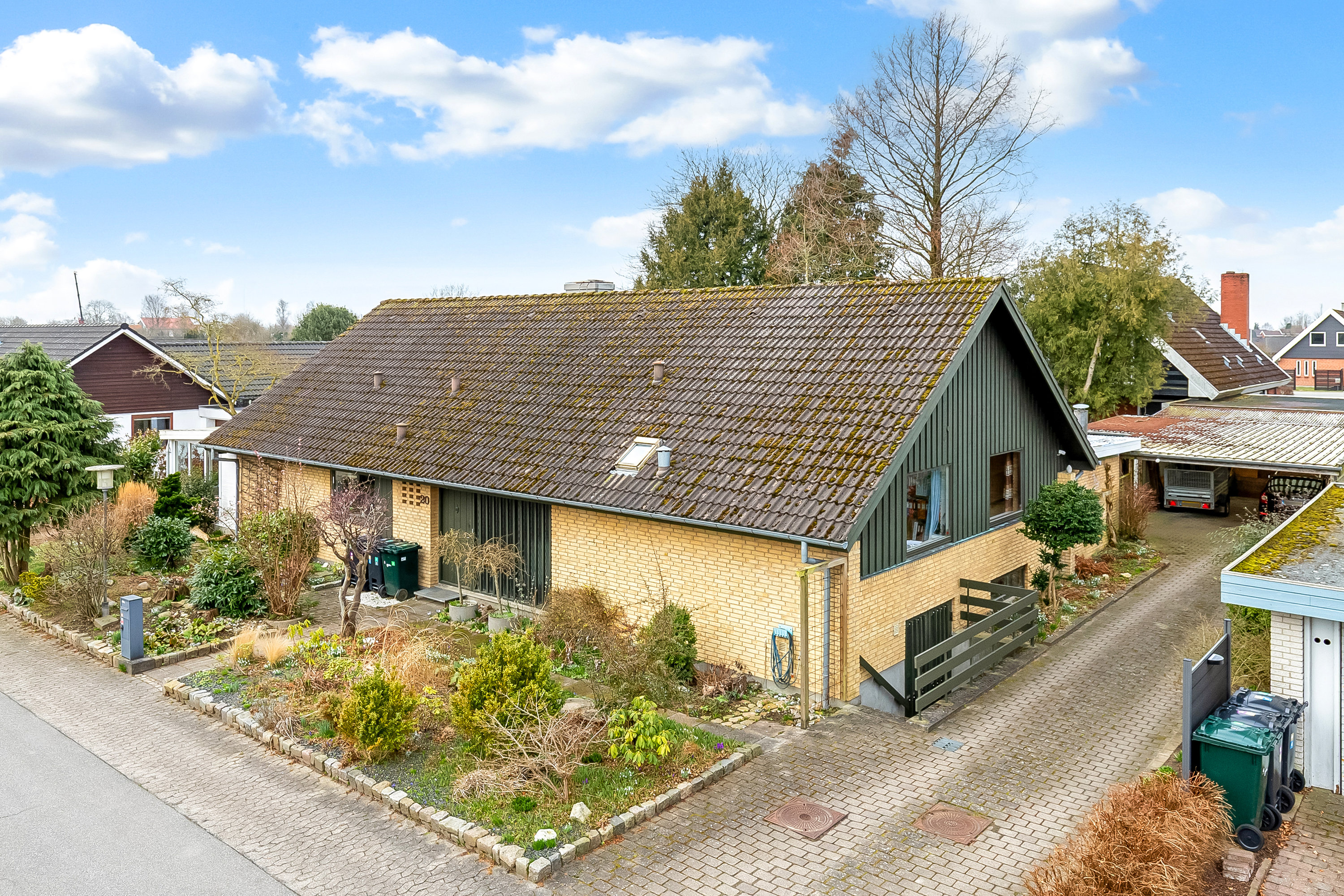 Fremhævet mastefoto billede i fuldskærmstilstand. Billede af Augustvænget 20, Bramdrupdam, 6000 Kolding