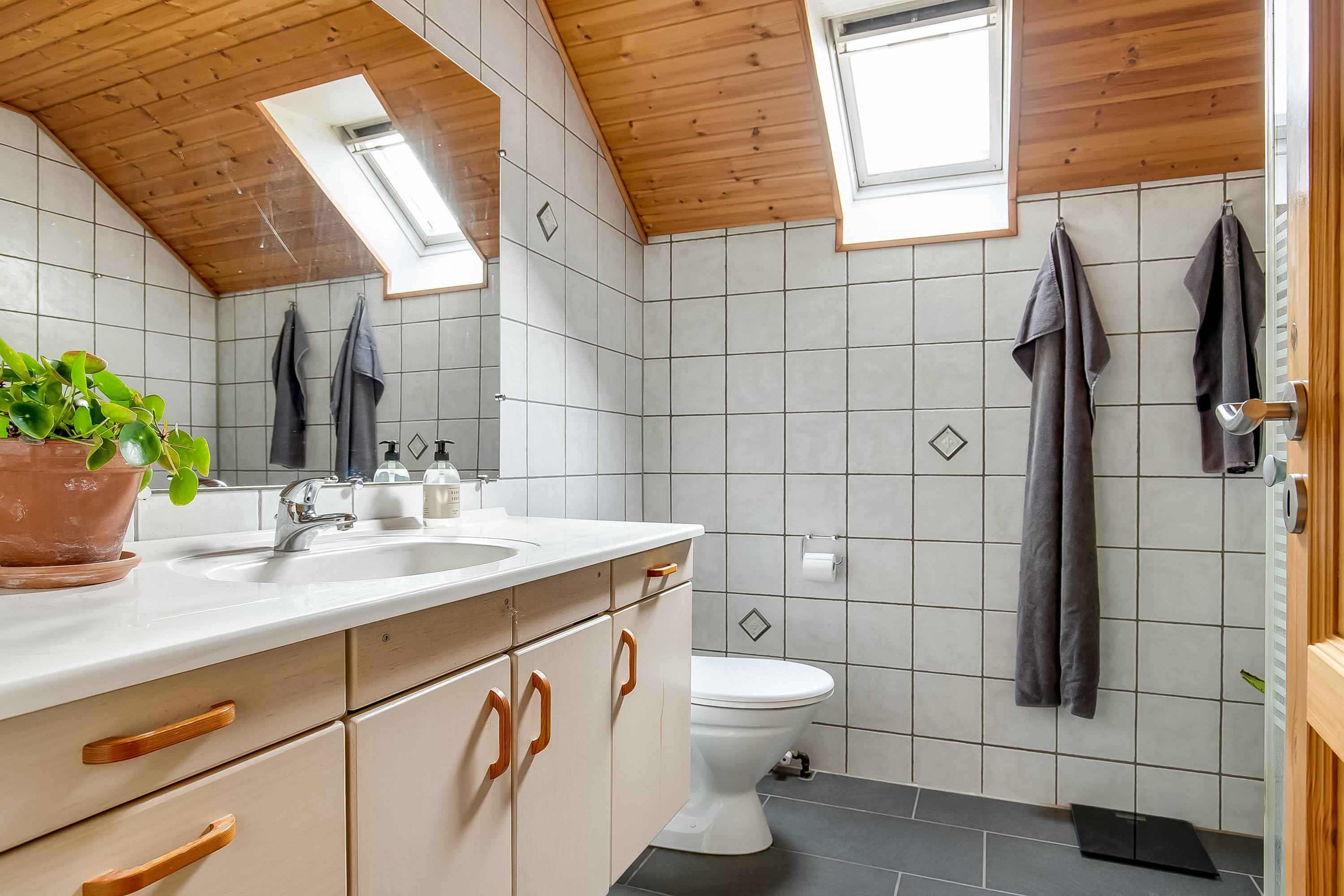 Fremhævet badeværelse billede i fuldskærmstilstand. Billede af Augustvænget 20, Bramdrupdam, 6000 Kolding