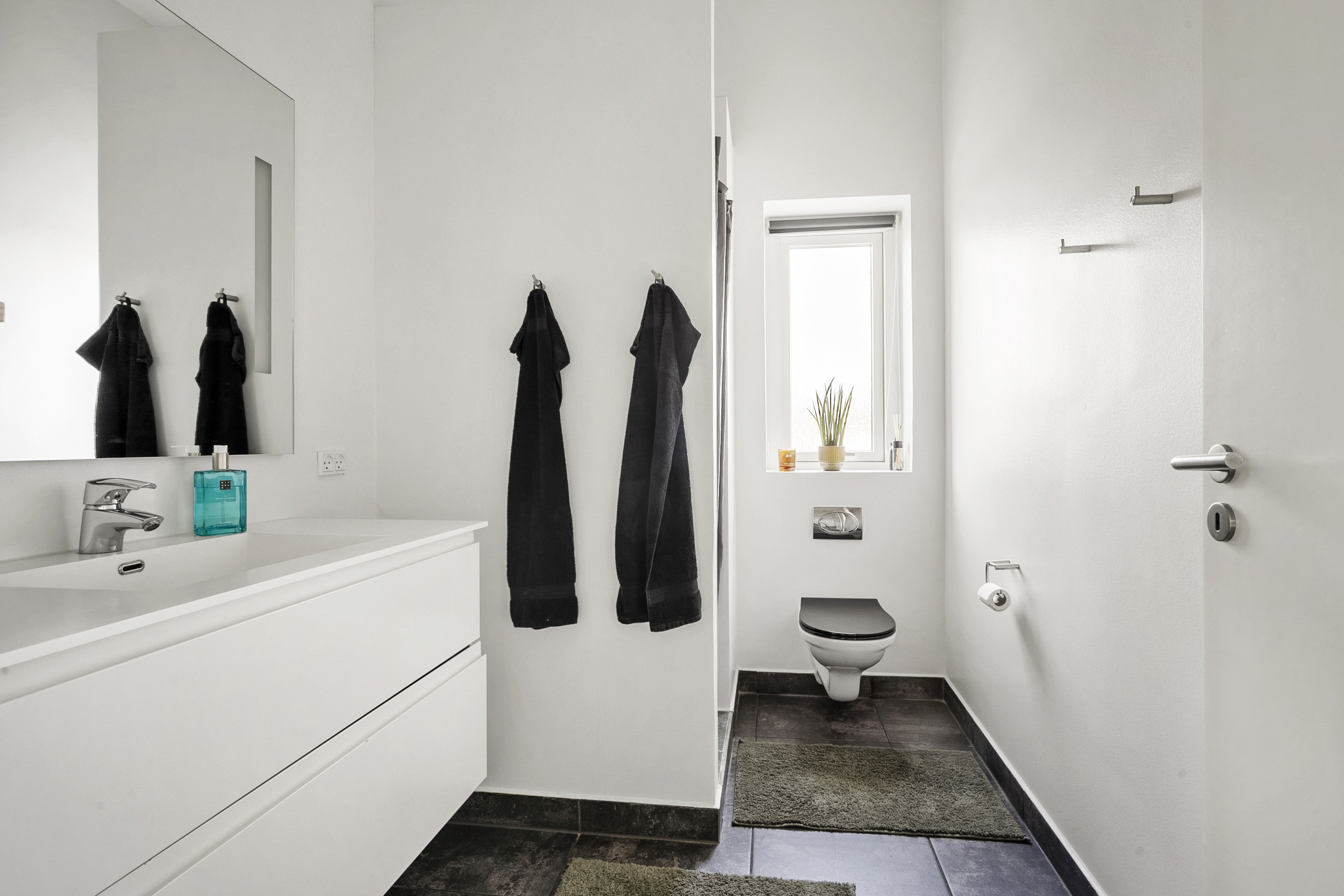 Fremhævet toilet billede i fuldskærmstilstand. Billede af Lillenæs 54, Snoghøj, 7000 Fredericia