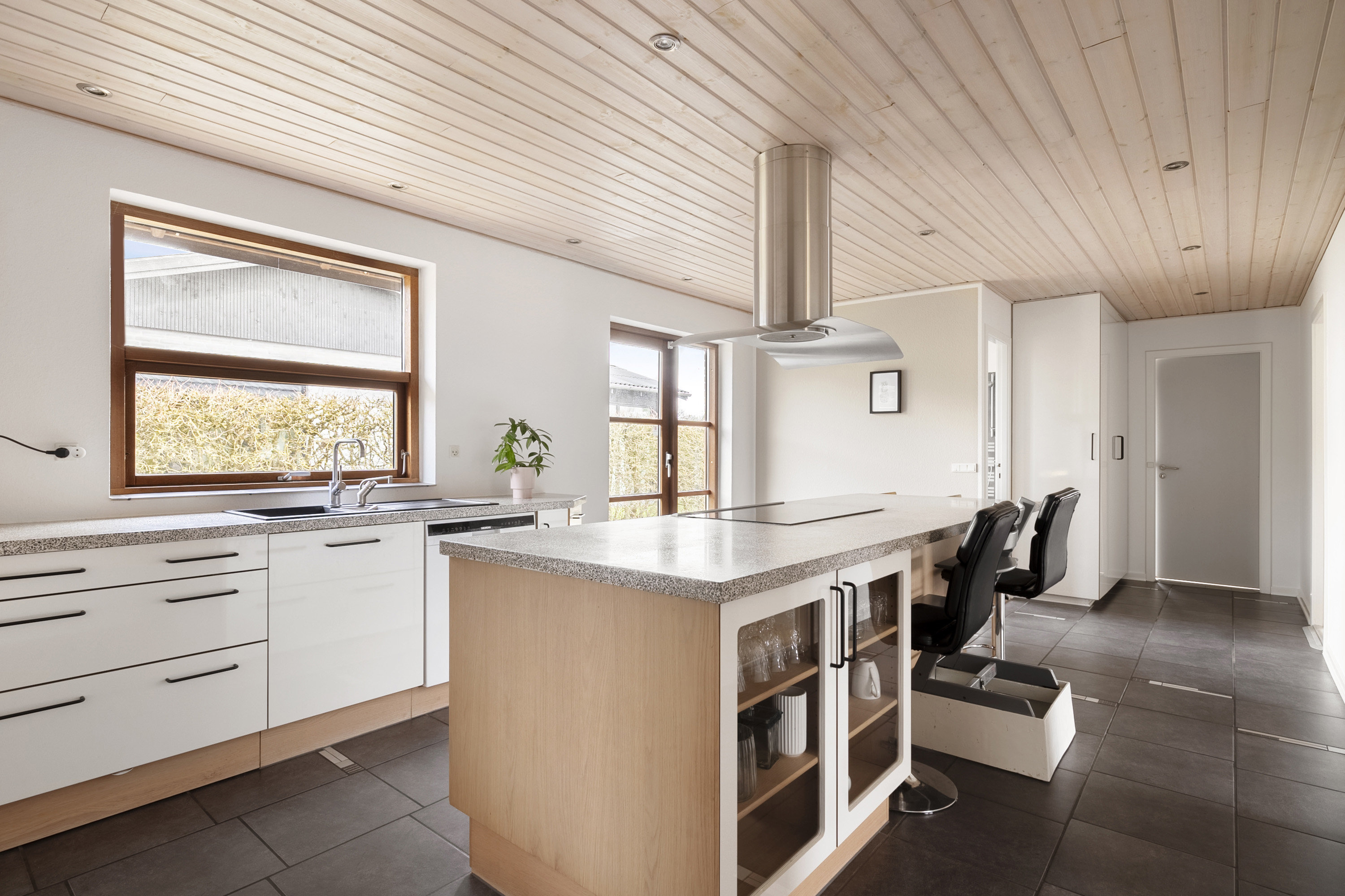 Fremhævet køkken billede i fuldskærmstilstand. Billede af Bjertrupvej 24, 8362 Hørning