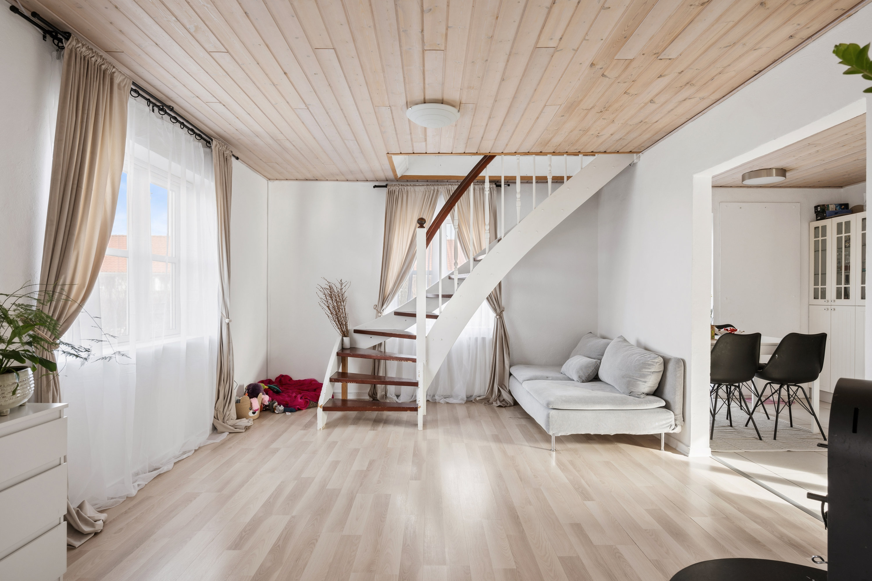 Fremhævet stue billede i fuldskærmstilstand. Billede af Mortensensvej 17, 8963 Auning