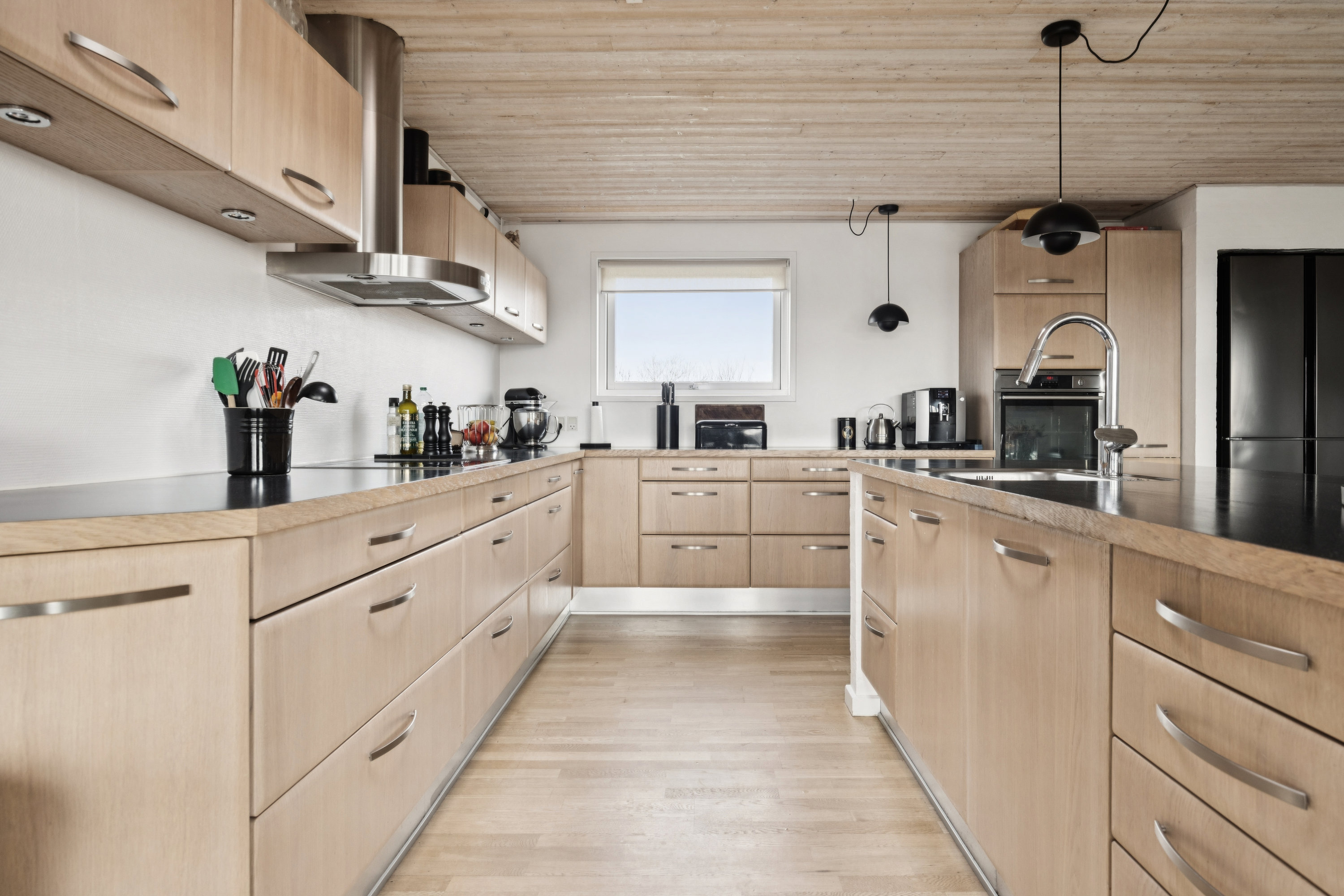 Fremhævet køkken billede i fuldskærmstilstand. Billede af Kirkevej 6, Vester Hassing, 9310 Vodskov