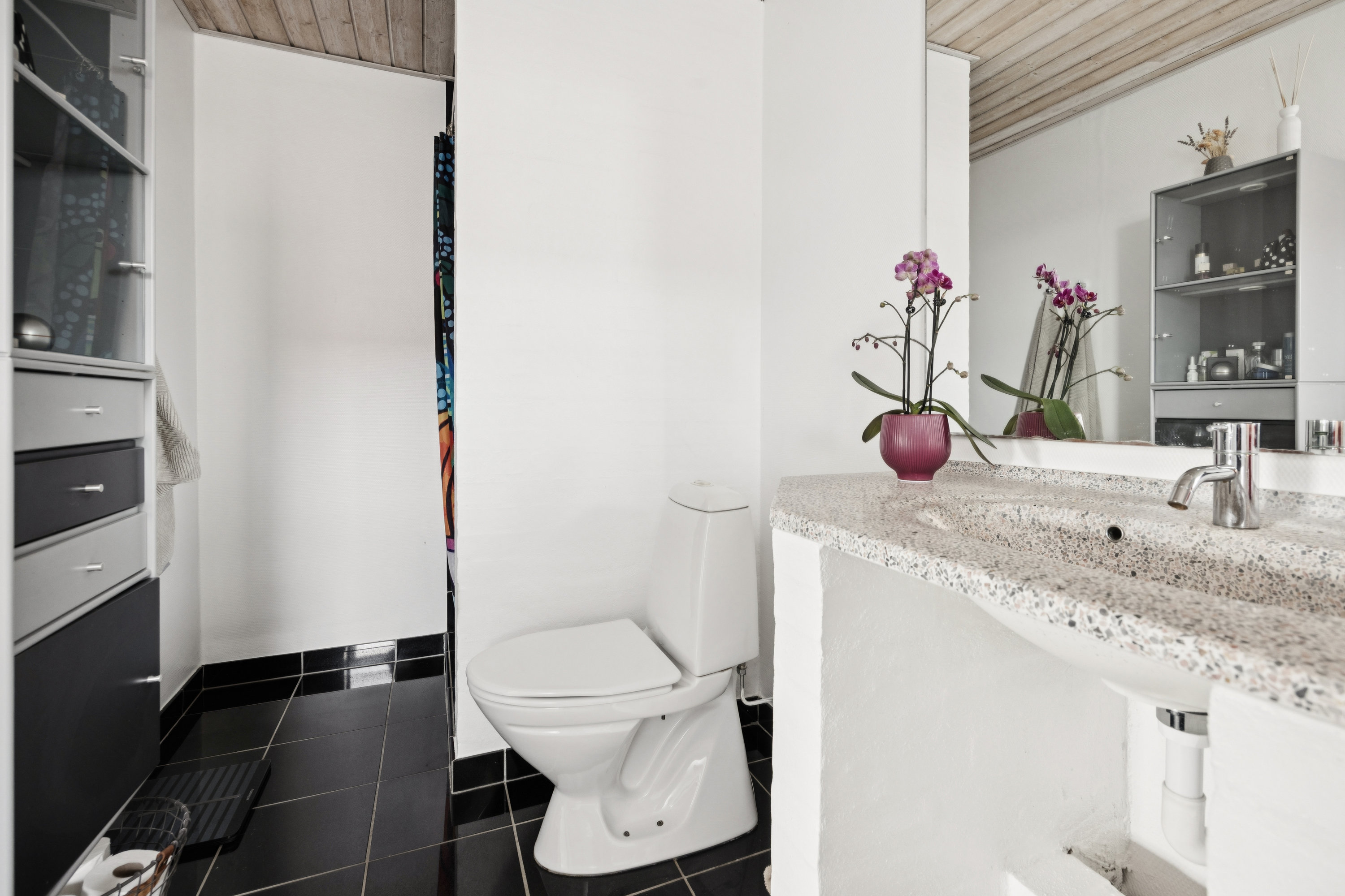 Fremhævet badeværelse billede i fuldskærmstilstand. Billede af Kirkevej 6, Vester Hassing, 9310 Vodskov