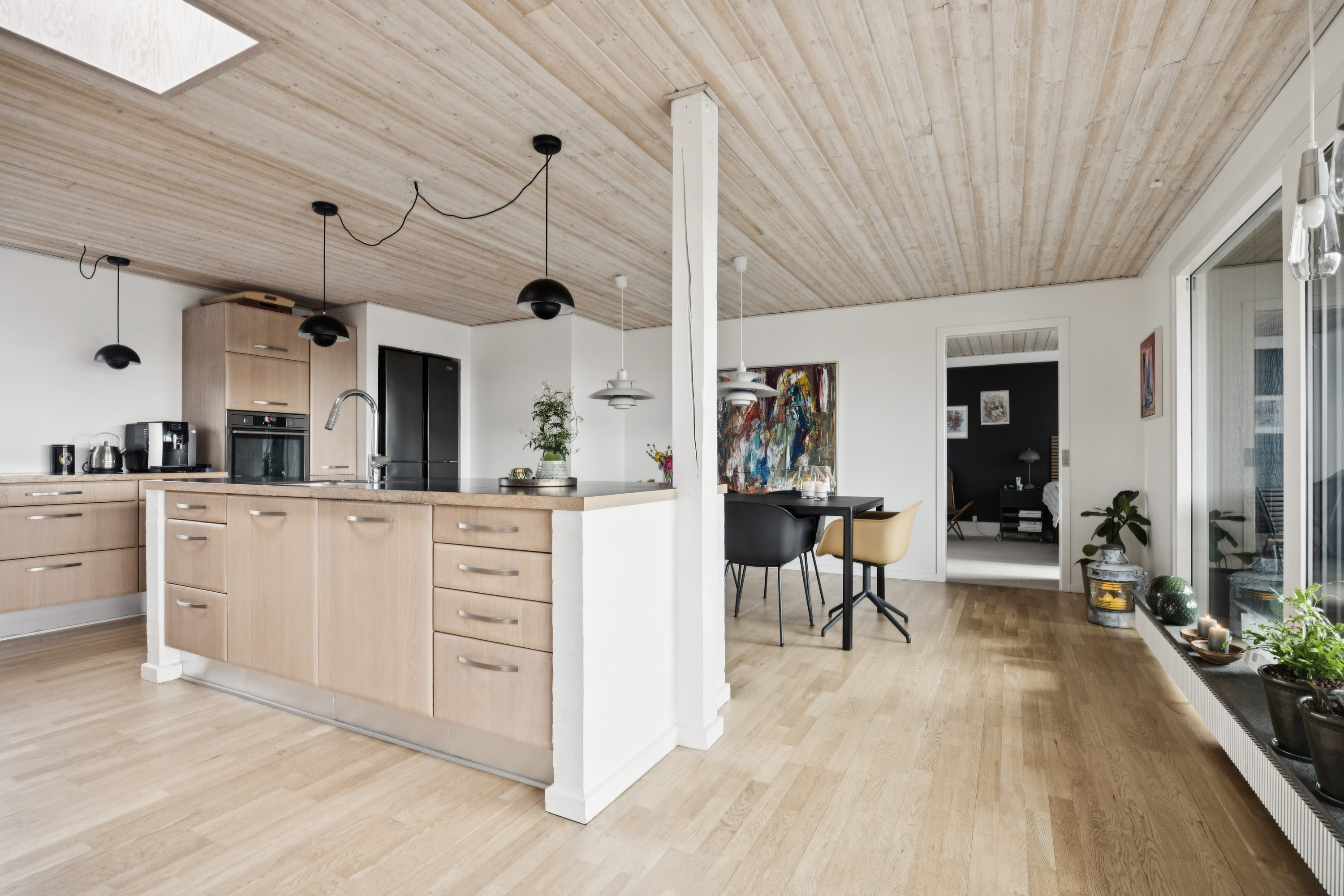 Fremhævet spisestue billede i fuldskærmstilstand. Billede af Kirkevej 6, Vester Hassing, 9310 Vodskov