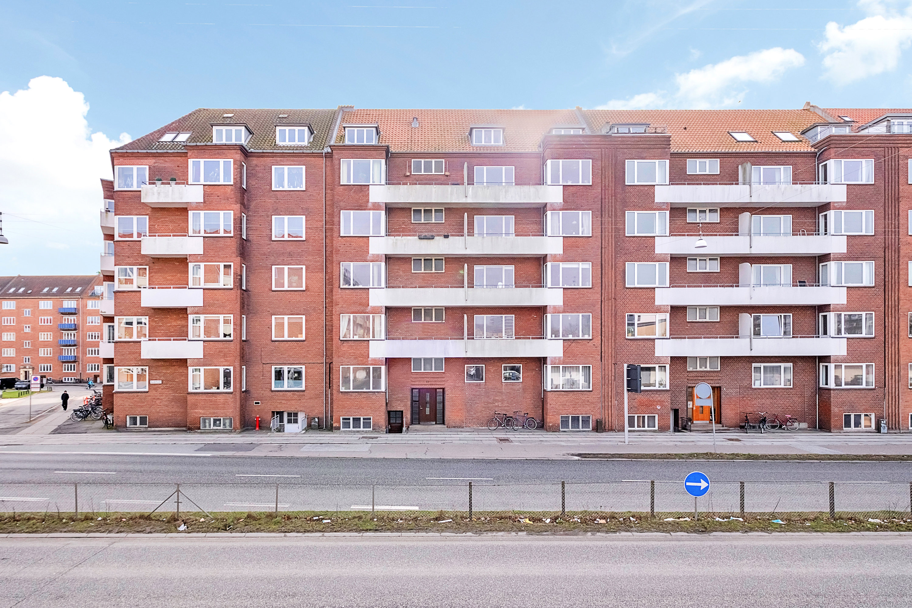 Fremhævet facade billede i fuldskærmstilstand. Billede af Skanderborgvej 1, 3. tv., 8000 Aarhus C