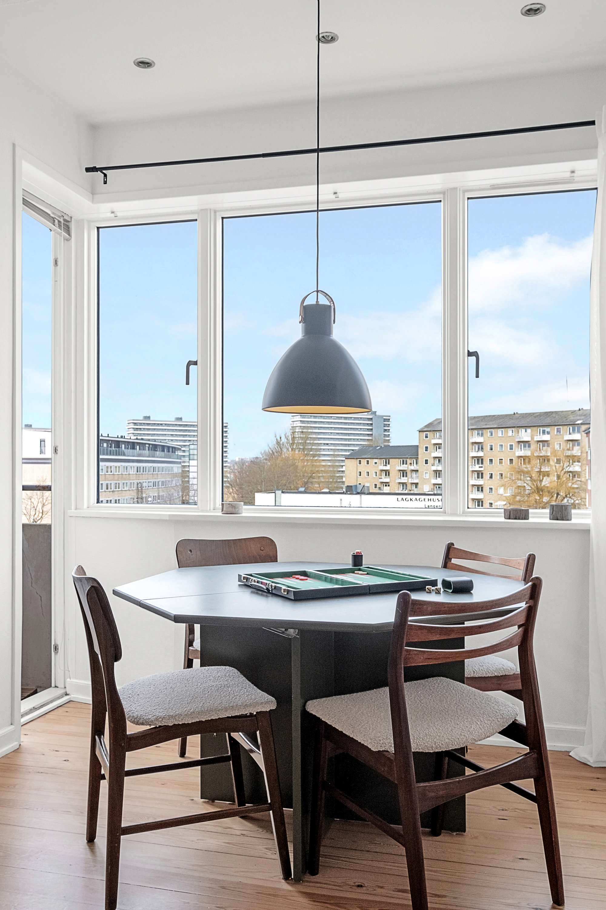 Fremhævet stue billede i fuldskærmstilstand. Billede af Skanderborgvej 1, 3. tv., 8000 Aarhus C