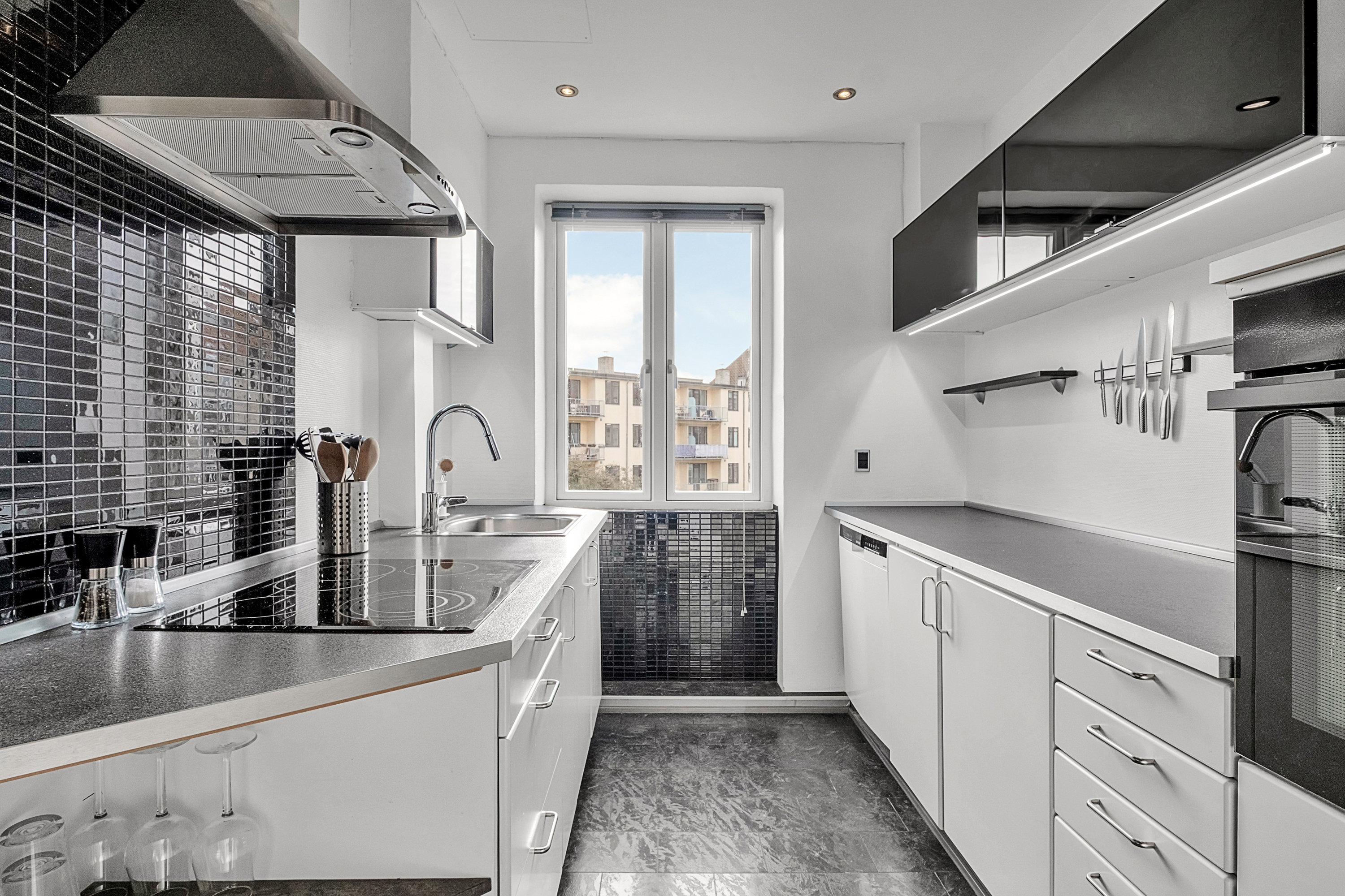 Fremhævet køkken billede i fuldskærmstilstand. Billede af Skanderborgvej 1, 3. tv., 8000 Aarhus C