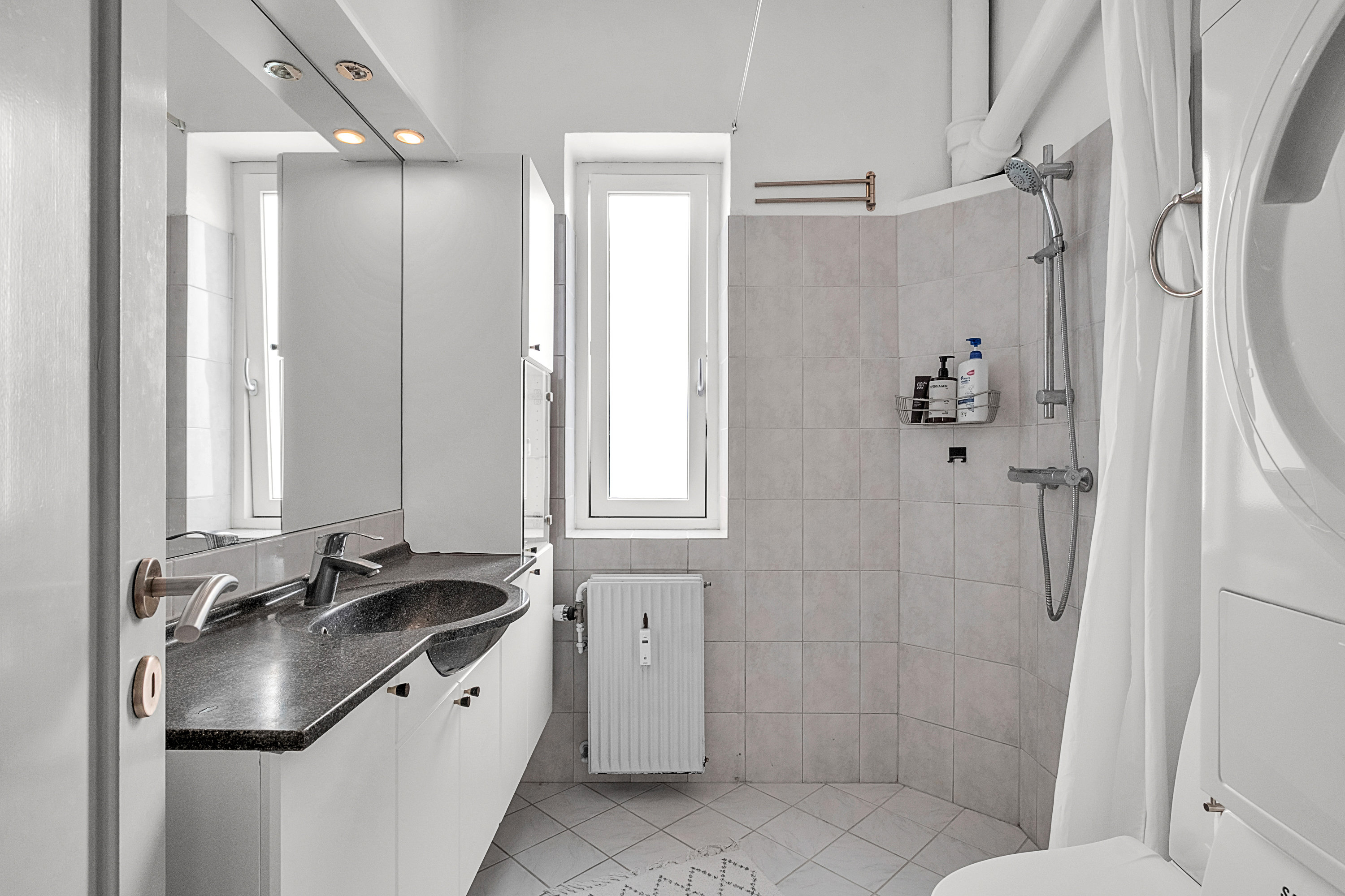 Fremhævet badeværelse billede i fuldskærmstilstand. Billede af Skanderborgvej 1, 3. tv., 8000 Aarhus C