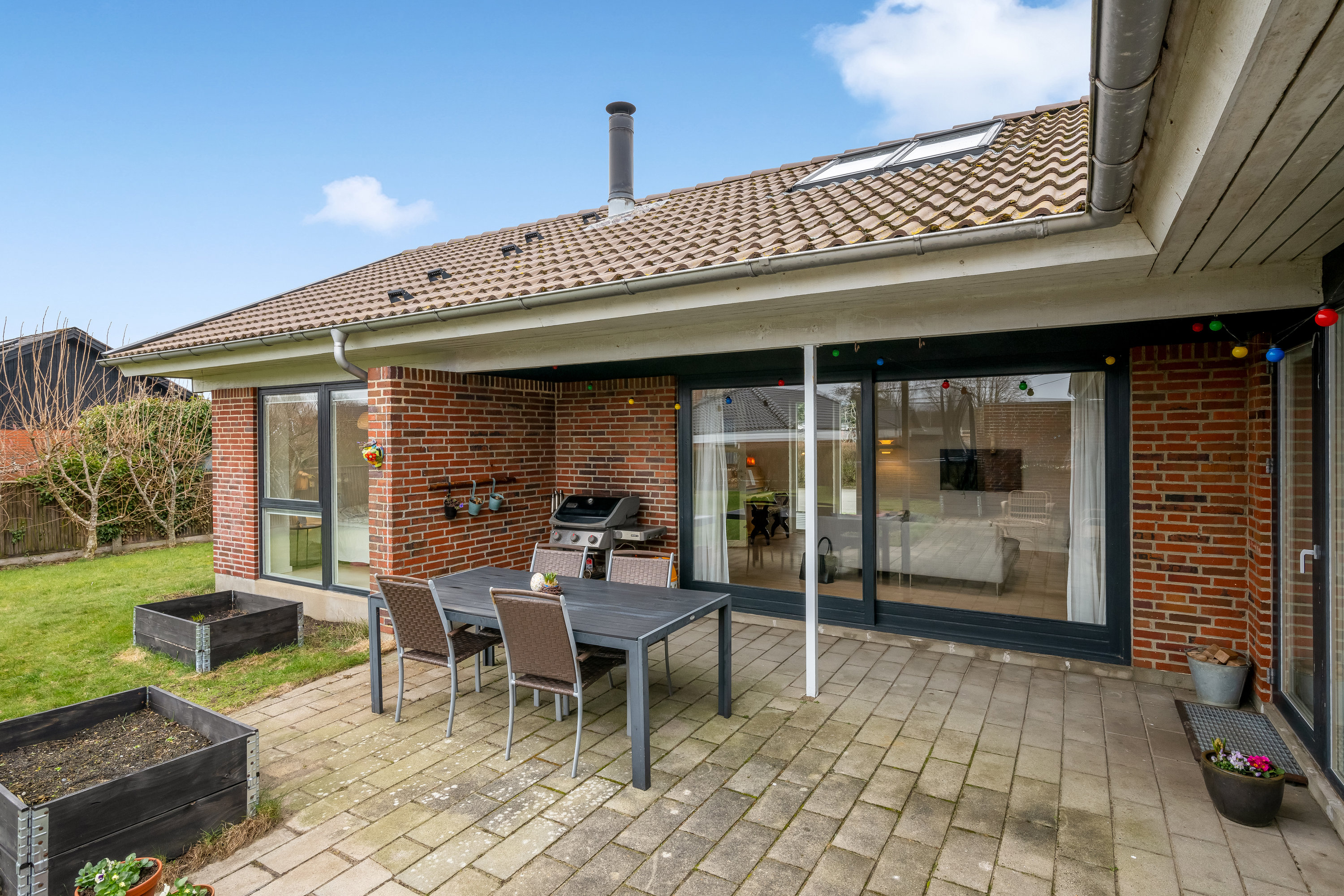 Fremhævet overdækket terrasse billede i fuldskærmstilstand. Billede af Blomstervænget 26, Rindum, 6950 Ringkøbing