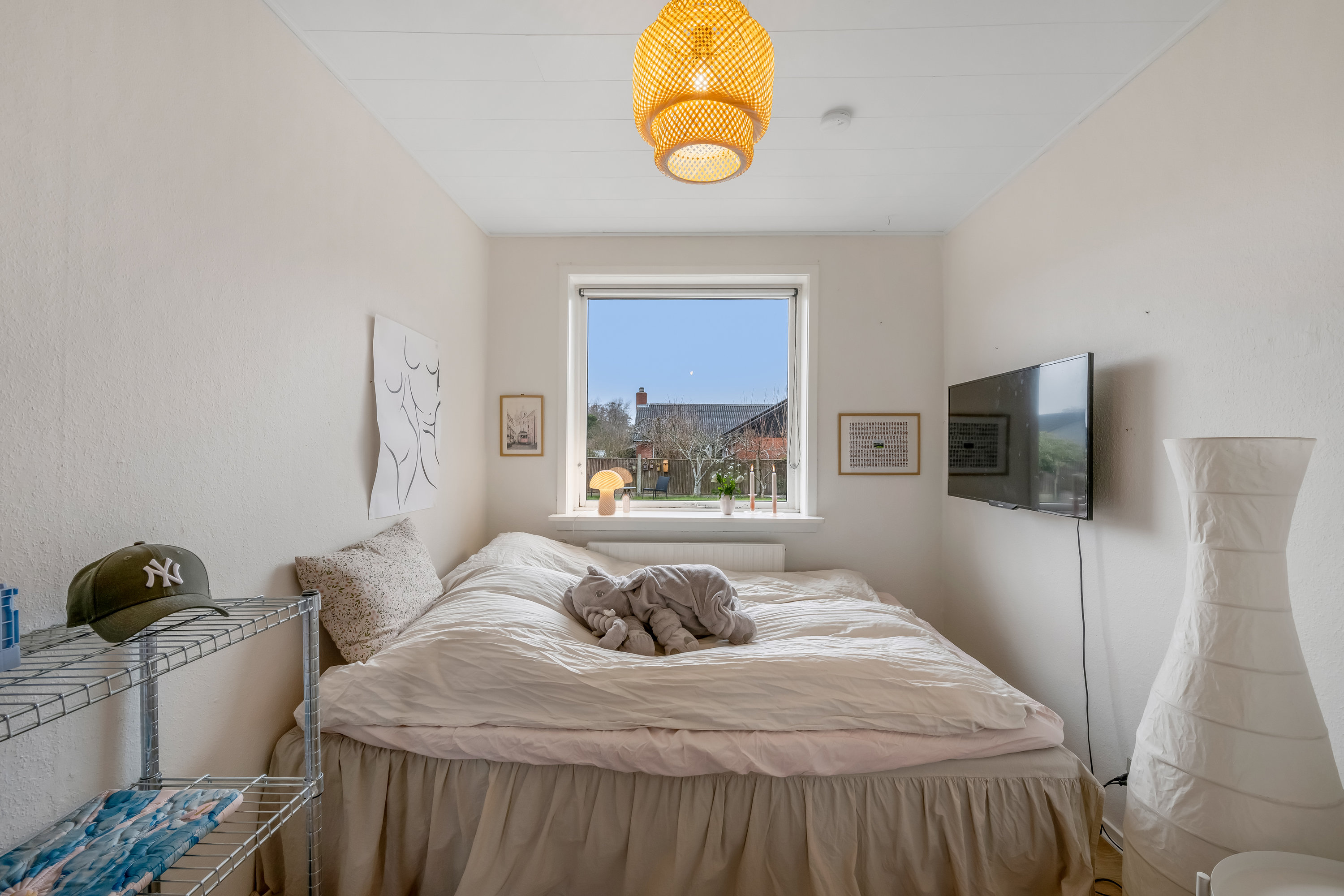 Fremhævet soveværelse billede i fuldskærmstilstand. Billede af Blomstervænget 26, Rindum, 6950 Ringkøbing