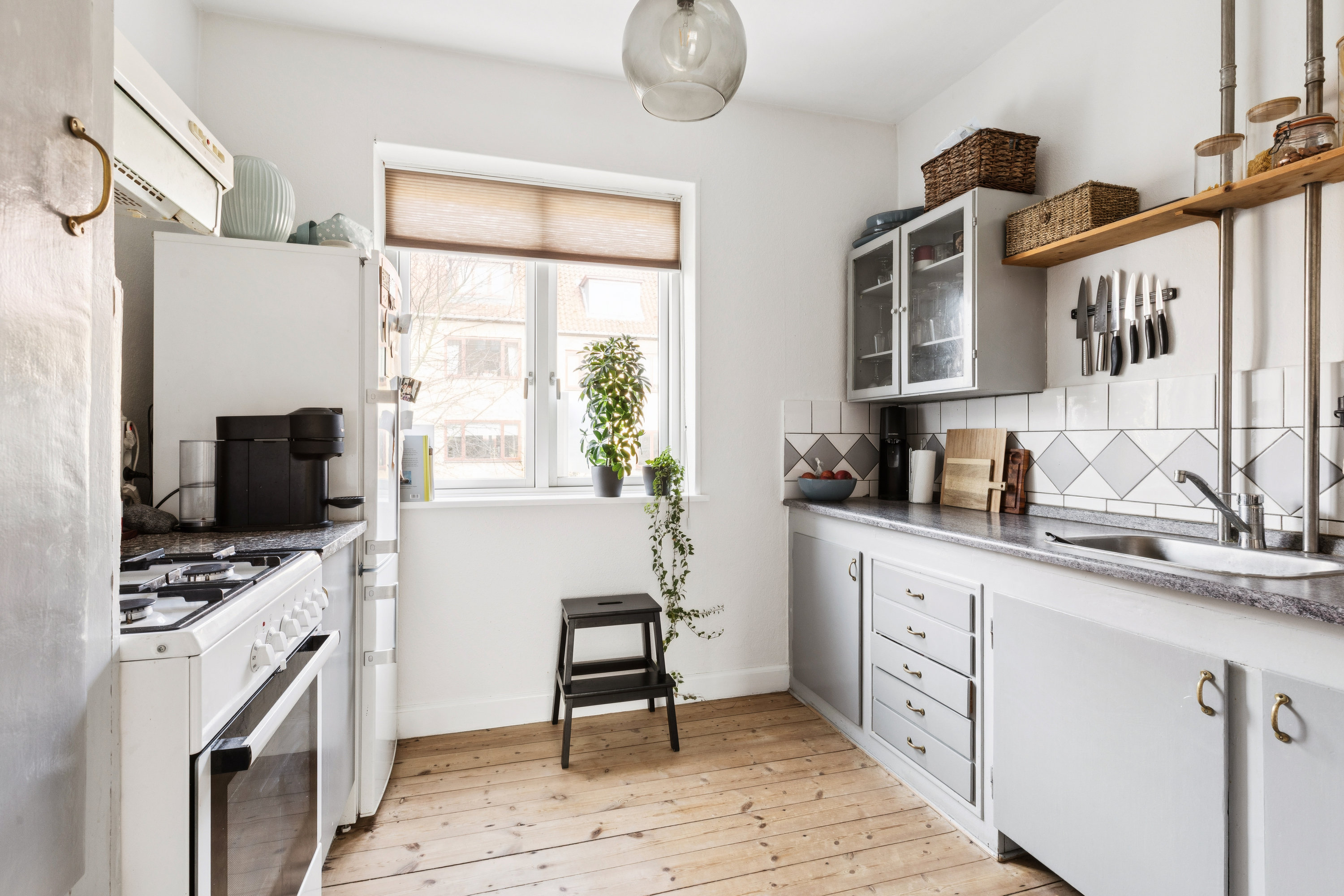 Fremhævet køkken billede i fuldskærmstilstand. Billede af Langdraget 29, 1. tv., 2720 Vanløse