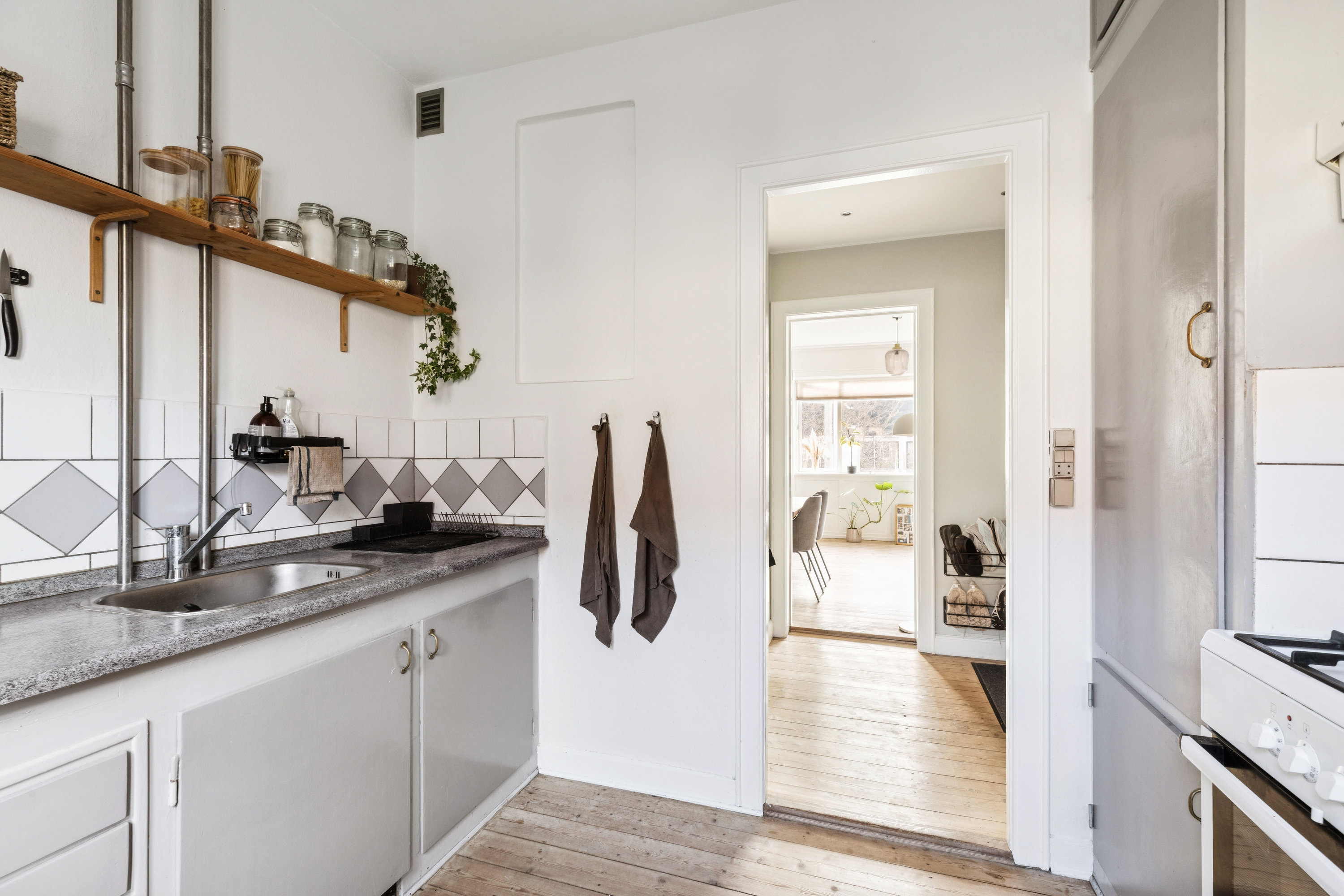 Fremhævet køkken billede i fuldskærmstilstand. Billede af Langdraget 29, 1. tv., 2720 Vanløse