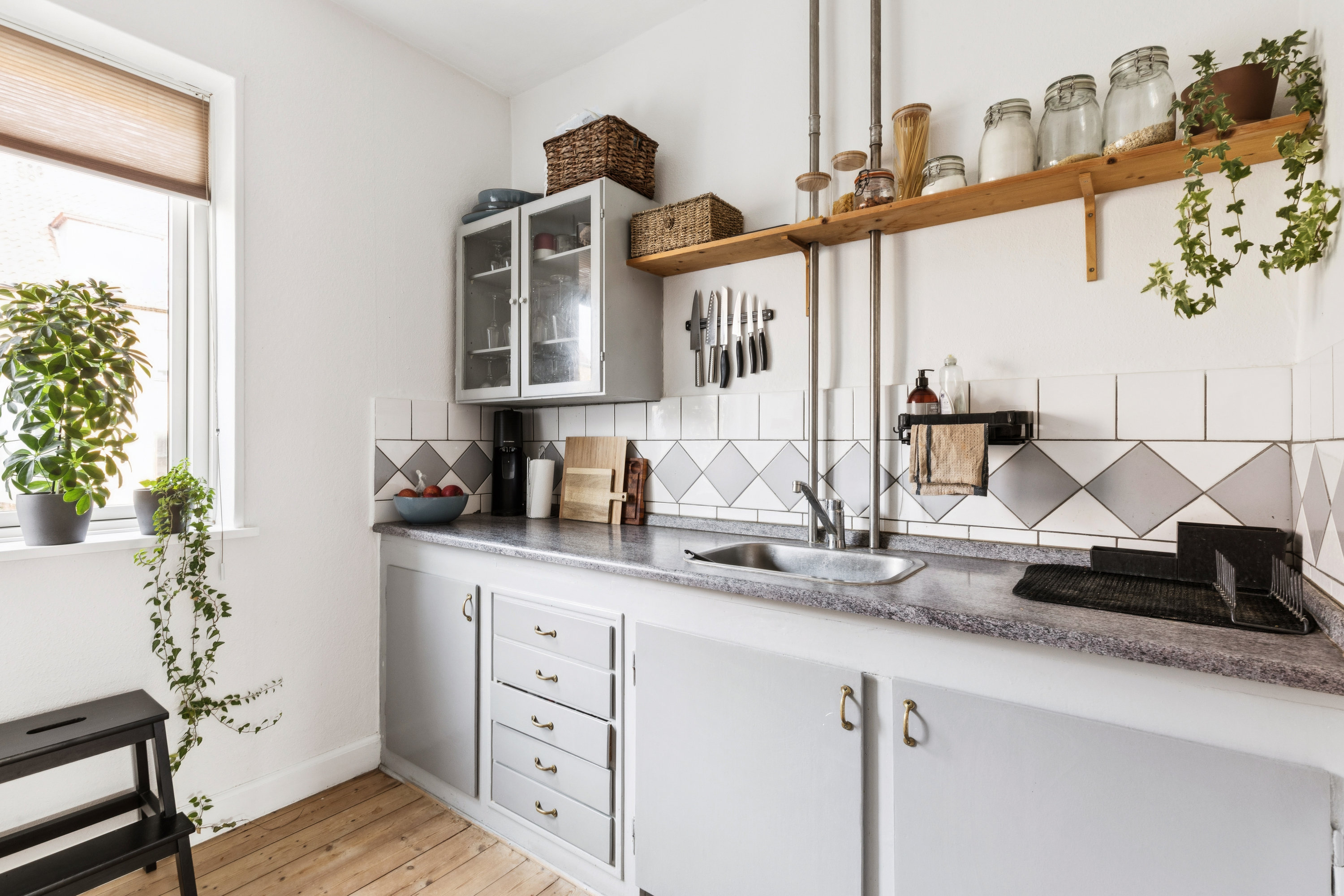 Fremhævet køkken billede i fuldskærmstilstand. Billede af Langdraget 29, 1. tv., 2720 Vanløse