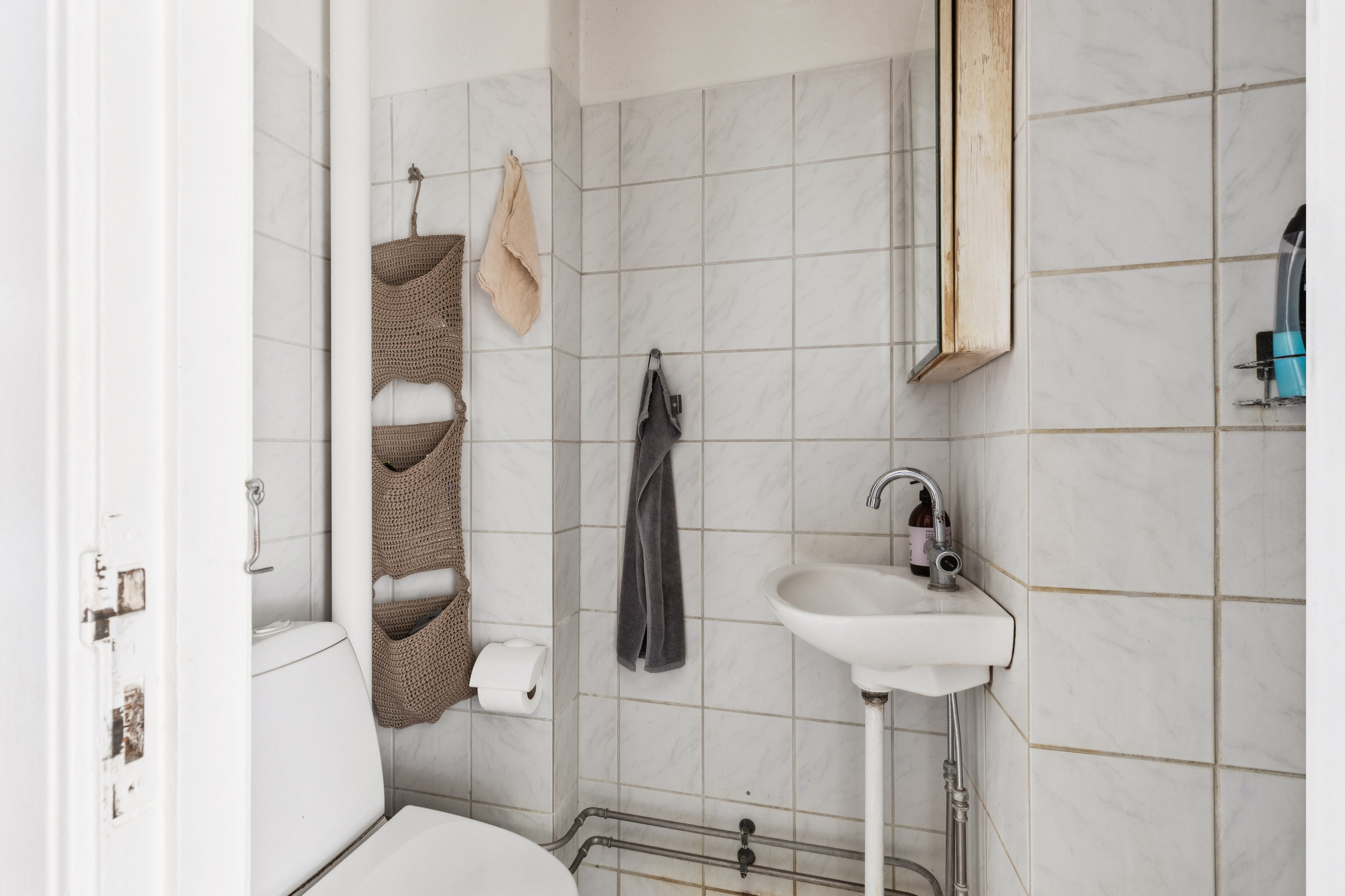 Fremhævet badeværelse billede i fuldskærmstilstand. Billede af Langdraget 29, 1. tv., 2720 Vanløse