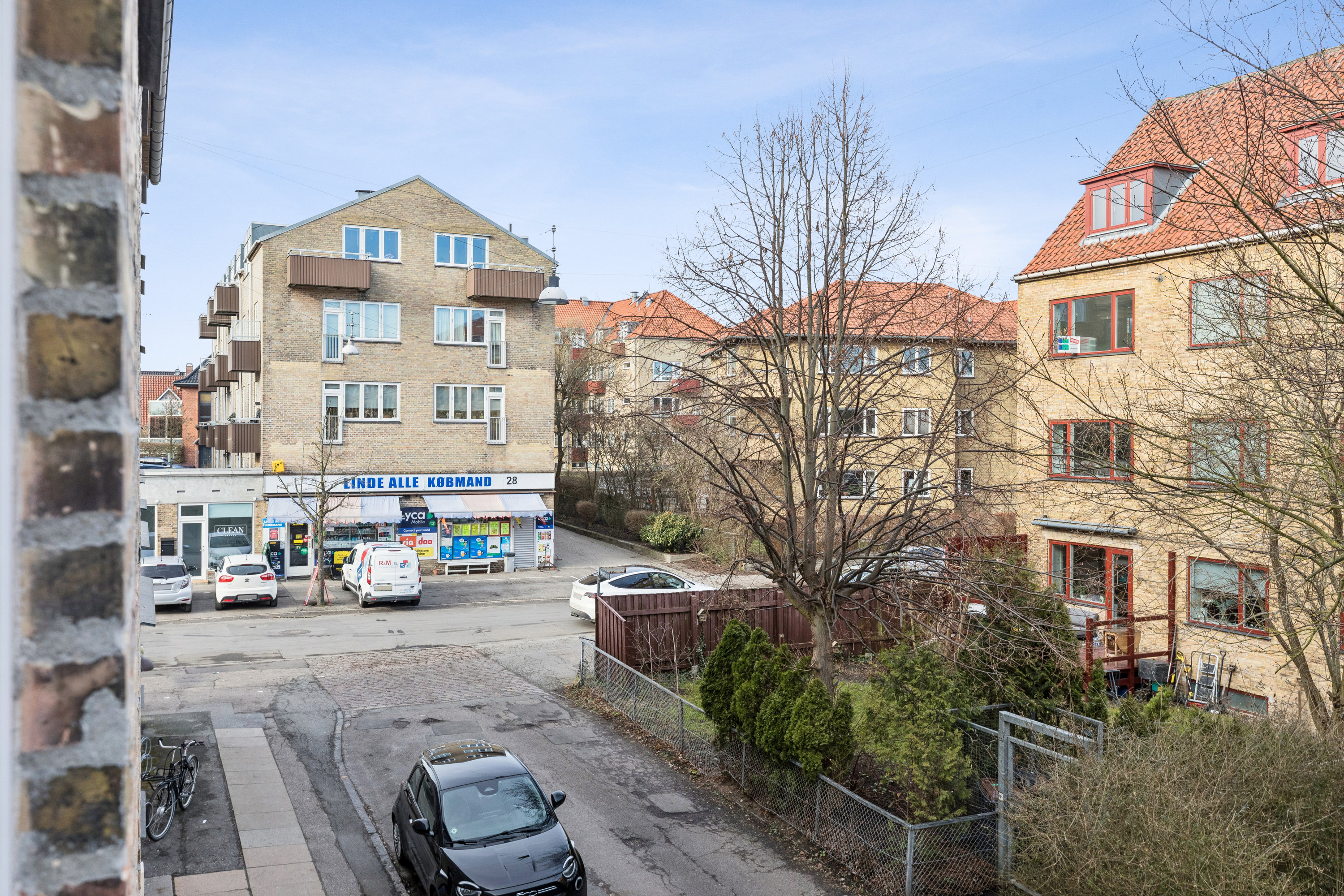 Fremhævet andet billede i fuldskærmstilstand. Billede af Langdraget 29, 1. tv., 2720 Vanløse