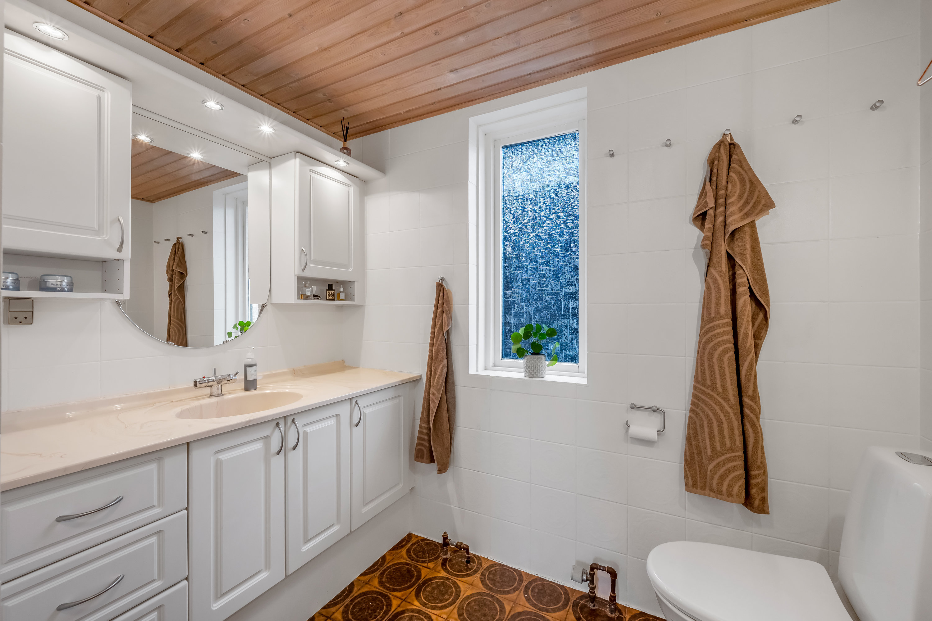 Fremhævet badeværelse billede i fuldskærmstilstand. Billede af Blomstervænget 26, Rindum, 6950 Ringkøbing