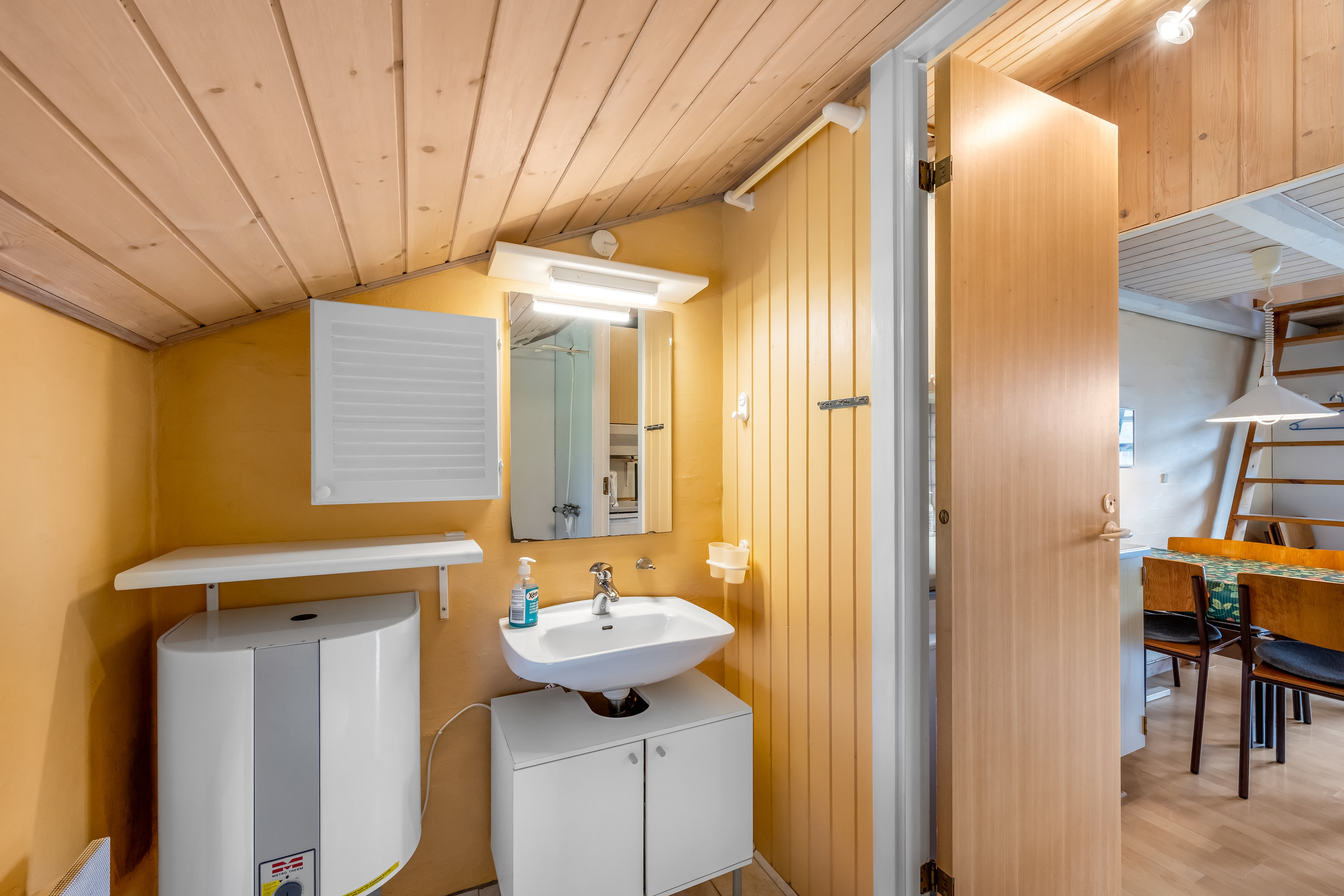 Fremhævet badeværelse billede i fuldskærmstilstand. Billede af Vester Fælled 178, 6893 Hemmet