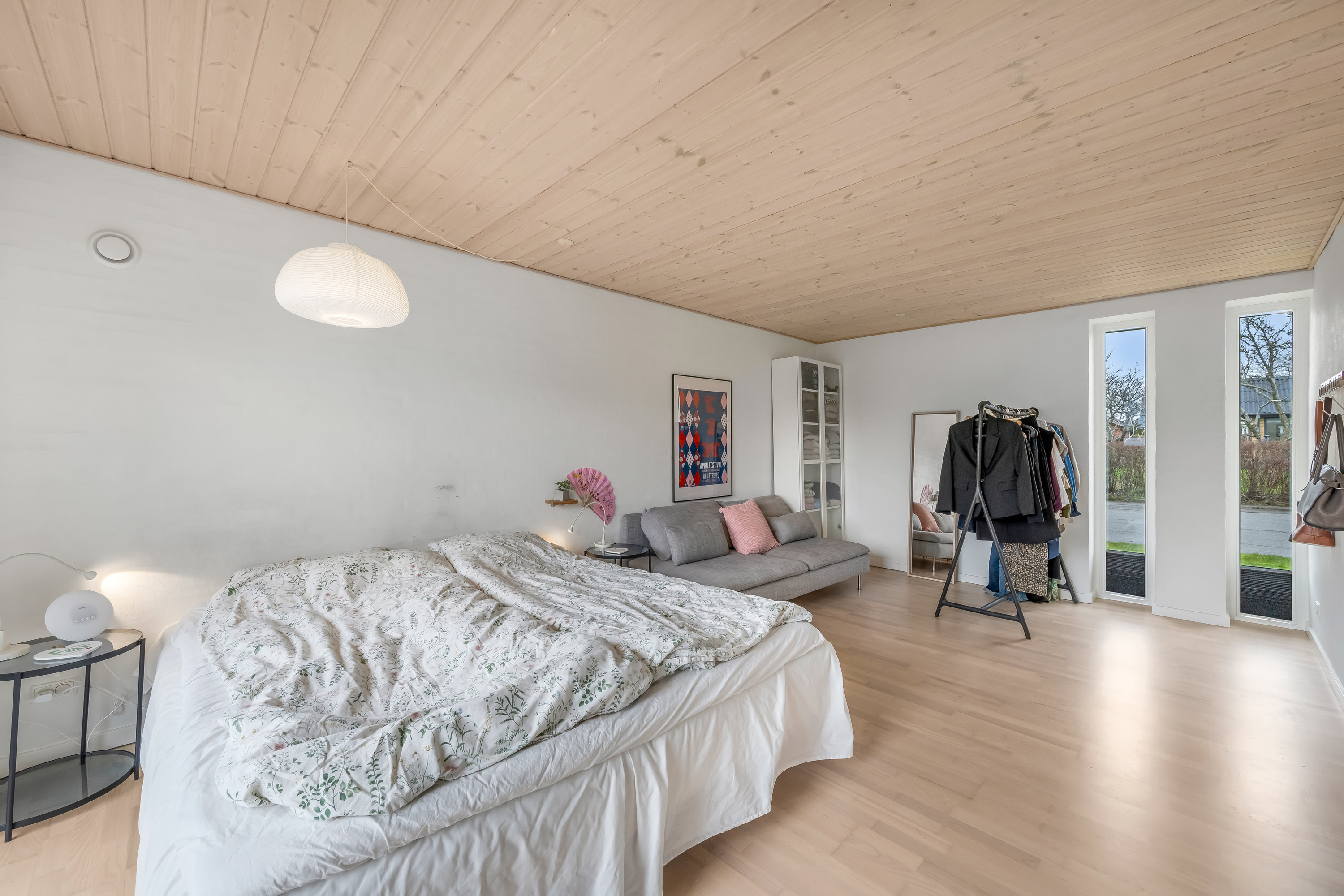 Fremhævet soveværelse billede i fuldskærmstilstand. Billede af Blomstervænget 26, Rindum, 6950 Ringkøbing