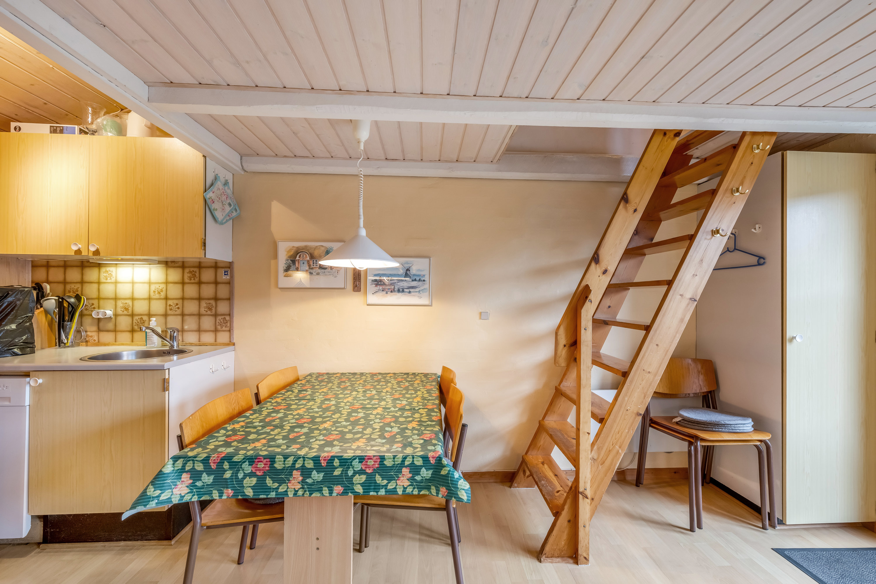 Fremhævet stue billede i fuldskærmstilstand. Billede af Vester Fælled 178, 6893 Hemmet