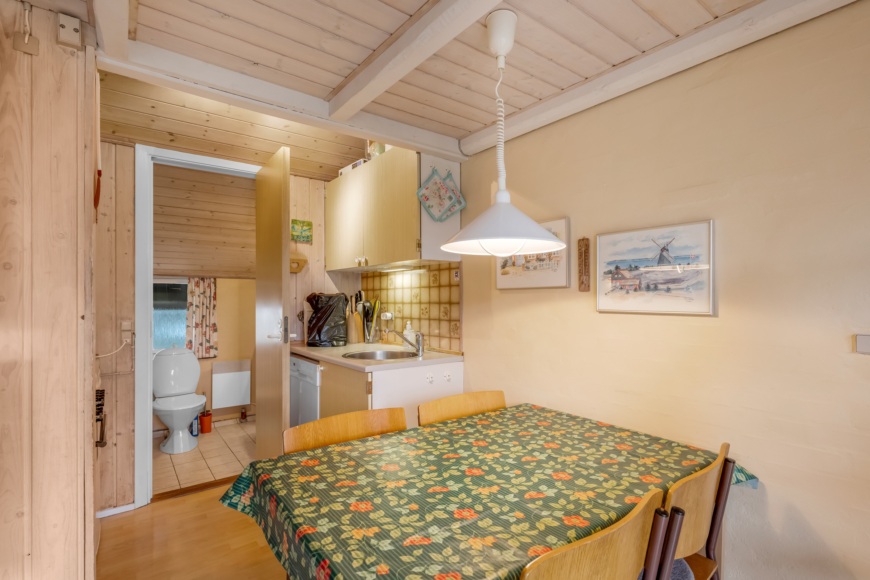 Fremhævet stue billede i fuldskærmstilstand. Billede af Vester Fælled 178, 6893 Hemmet