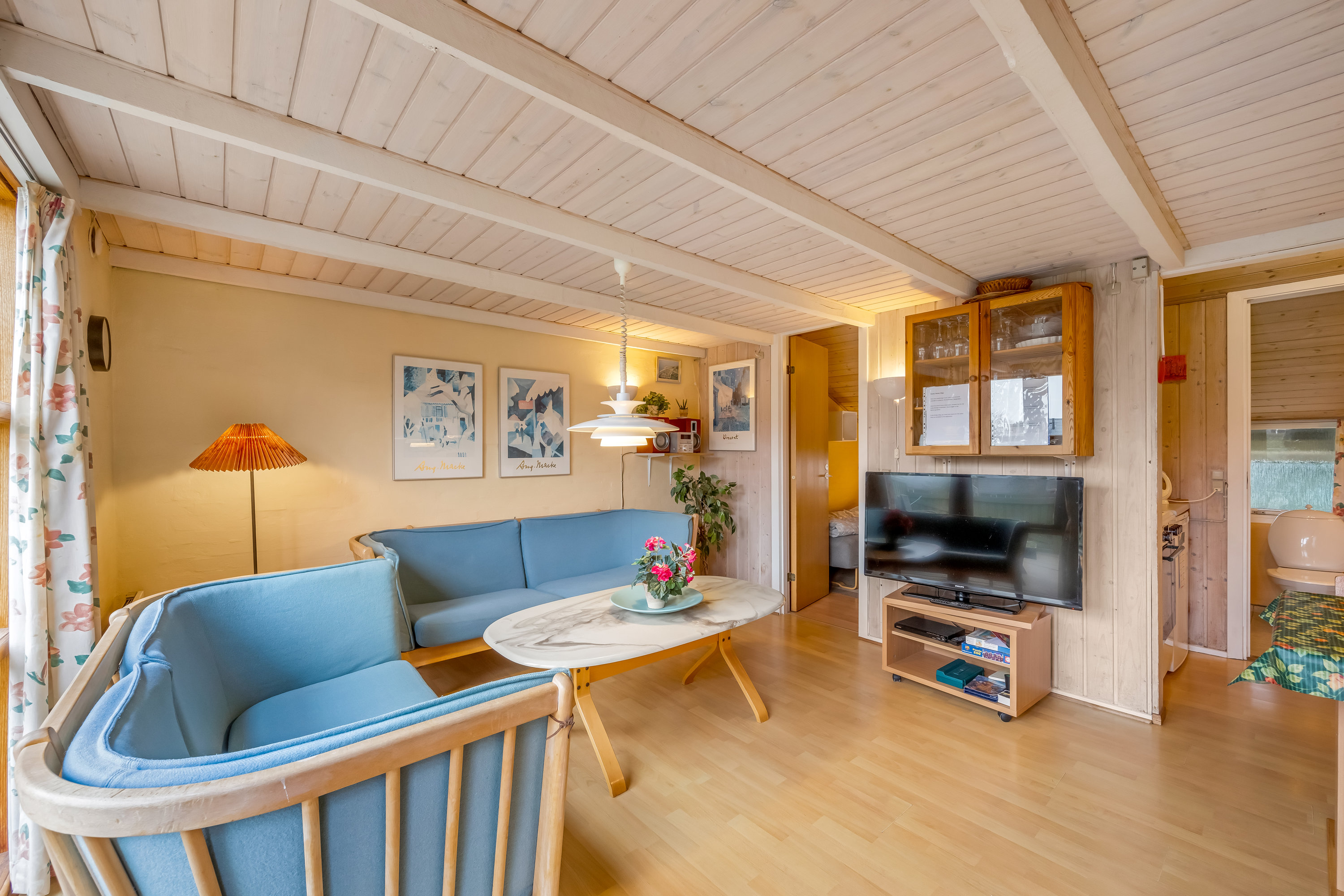 Fremhævet stue billede i fuldskærmstilstand. Billede af Vester Fælled 178, 6893 Hemmet