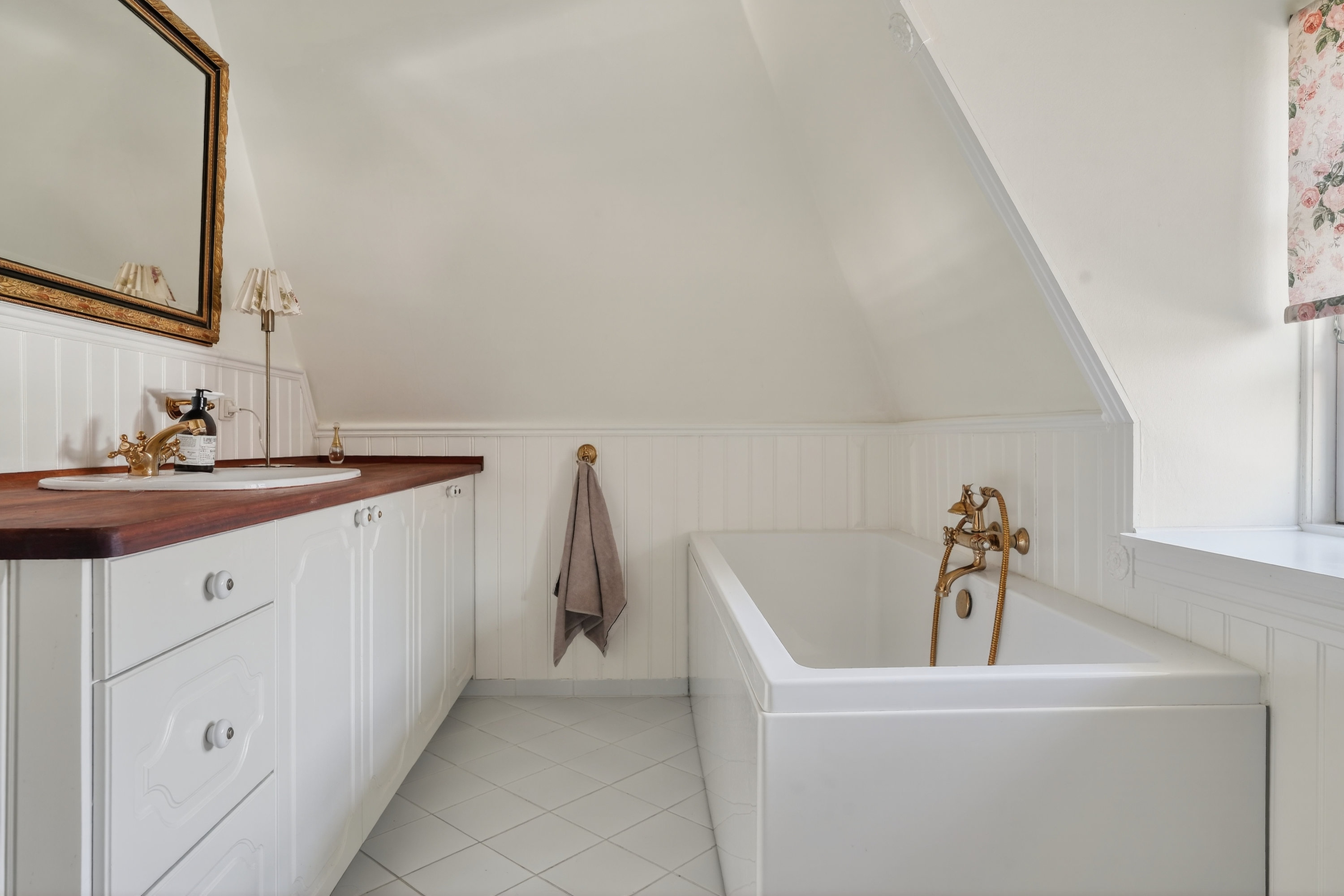 Fremhævet badeværelse billede i fuldskærmstilstand. Billede af Birkely 6, Gundestrup, 4571 Grevinge