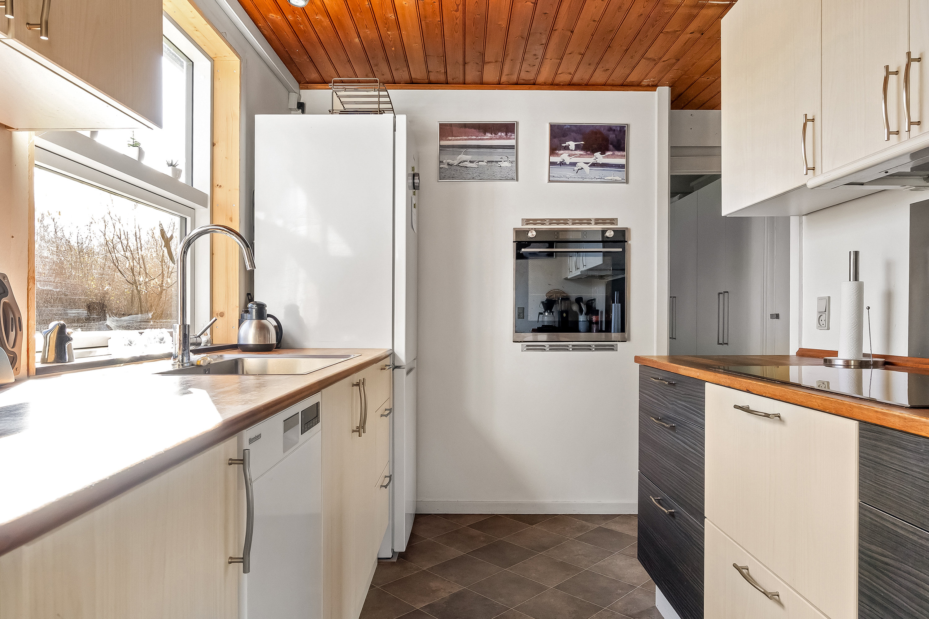 Fremhævet køkken billede i fuldskærmstilstand. Billede af Hvilehøj Sidevej 13, Dalby Huse, 3630 Jægerspris