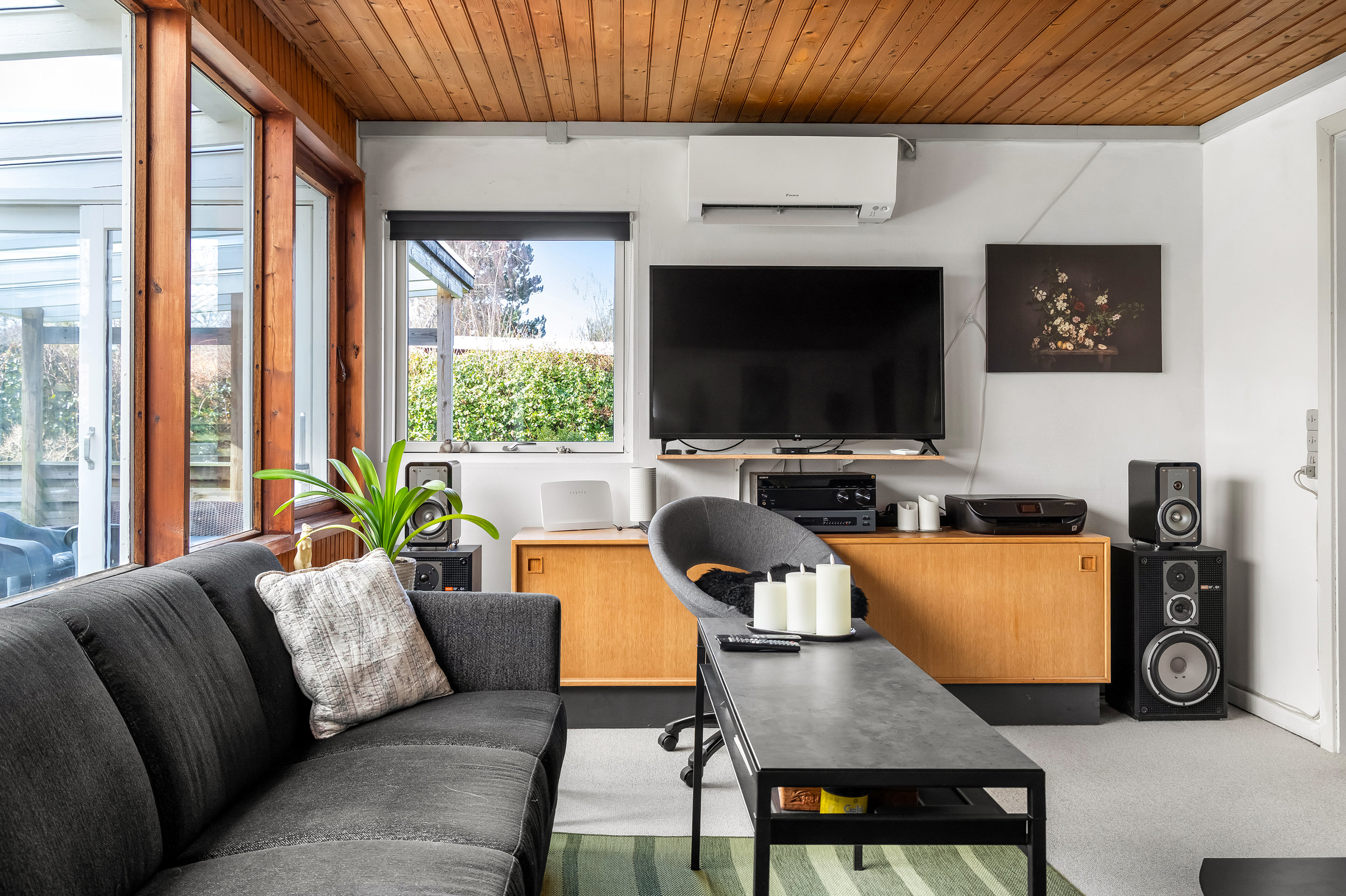 Fremhævet stue billede i fuldskærmstilstand. Billede af Hvilehøj Sidevej 13, Dalby Huse, 3630 Jægerspris