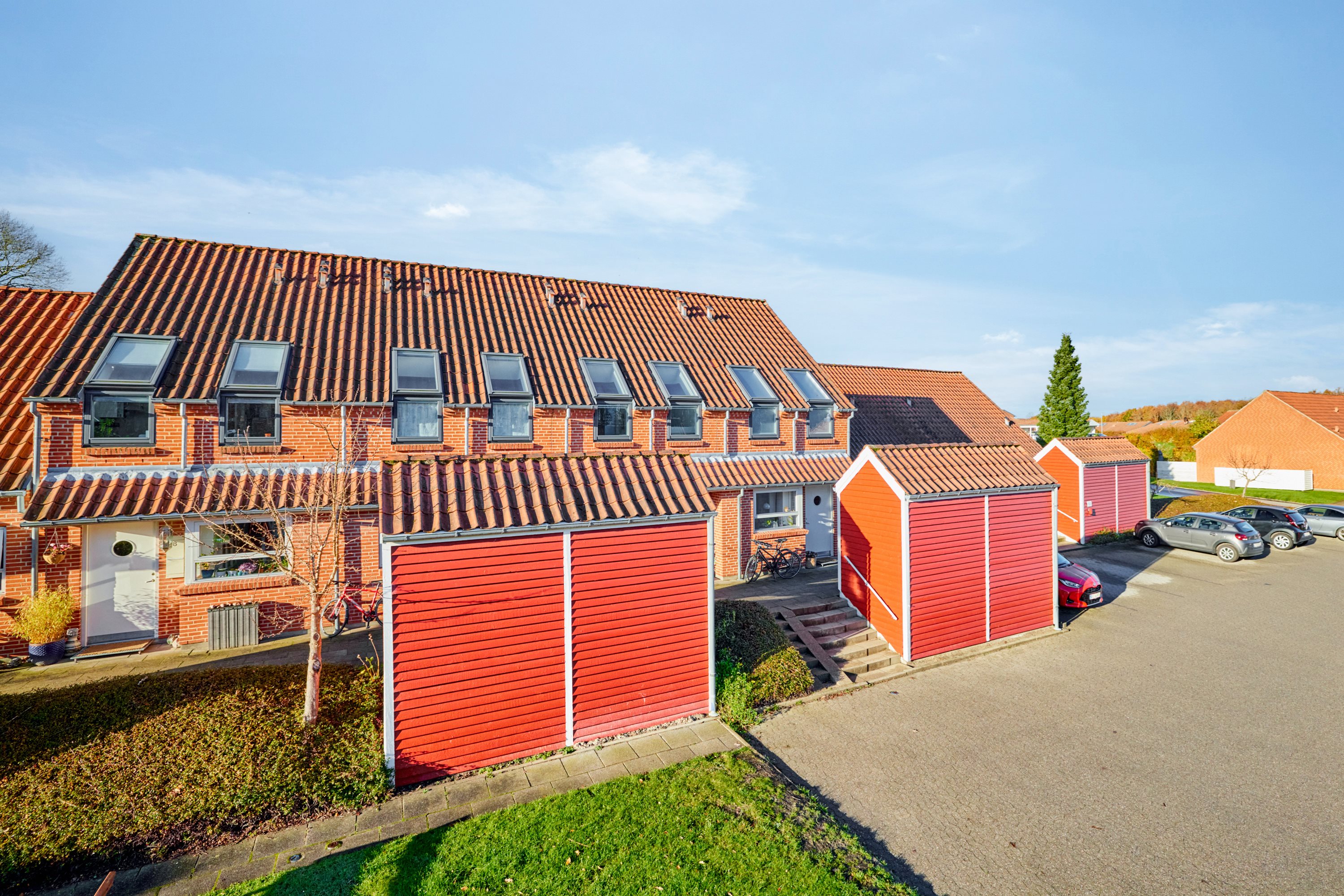 Fremhævet facade billede i fuldskærmstilstand. Billede af Søskrænten 54, Stavtrup, 8260 Viby J