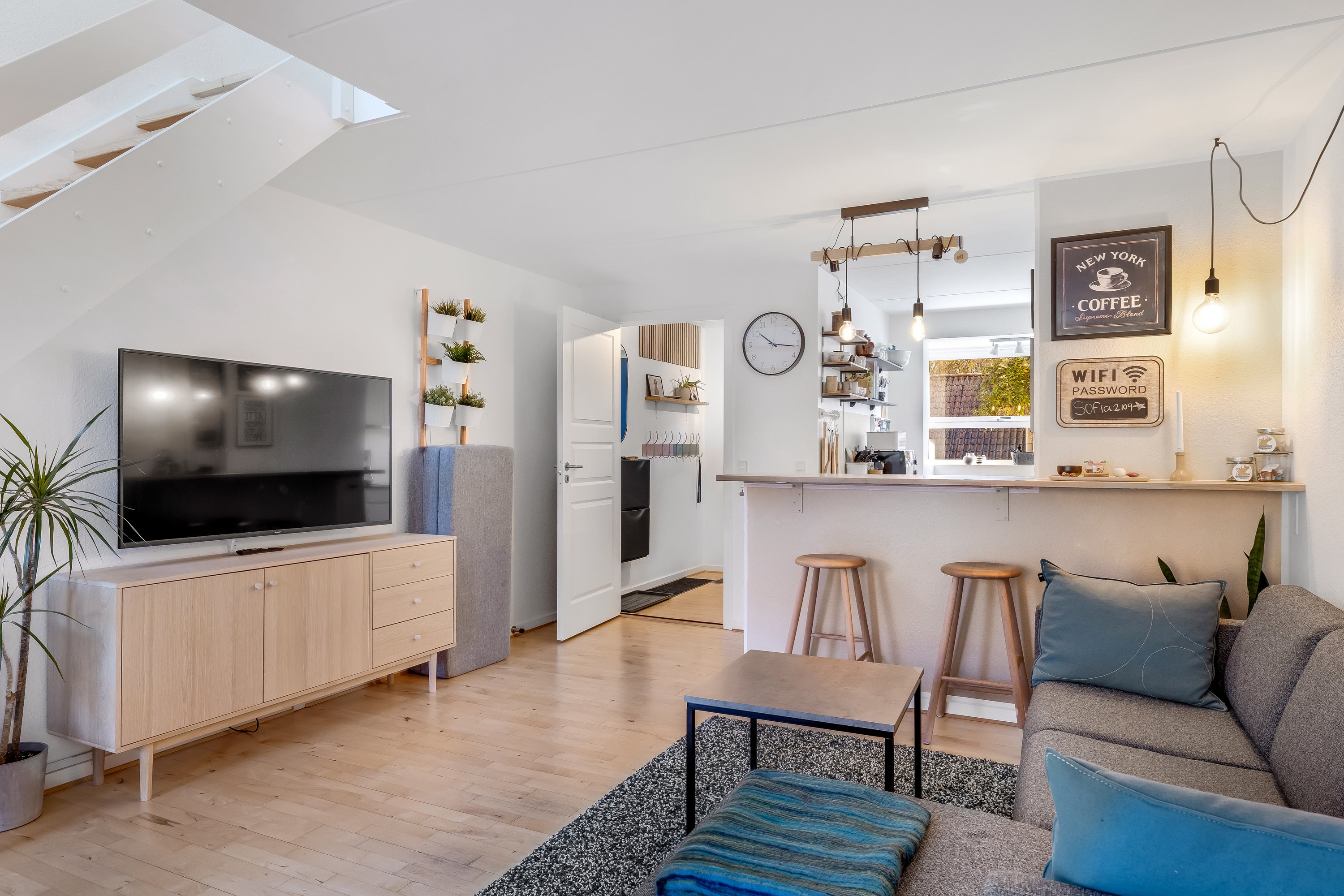 Fremhævet stue billede i fuldskærmstilstand. Billede af Søskrænten 54, Stavtrup, 8260 Viby J